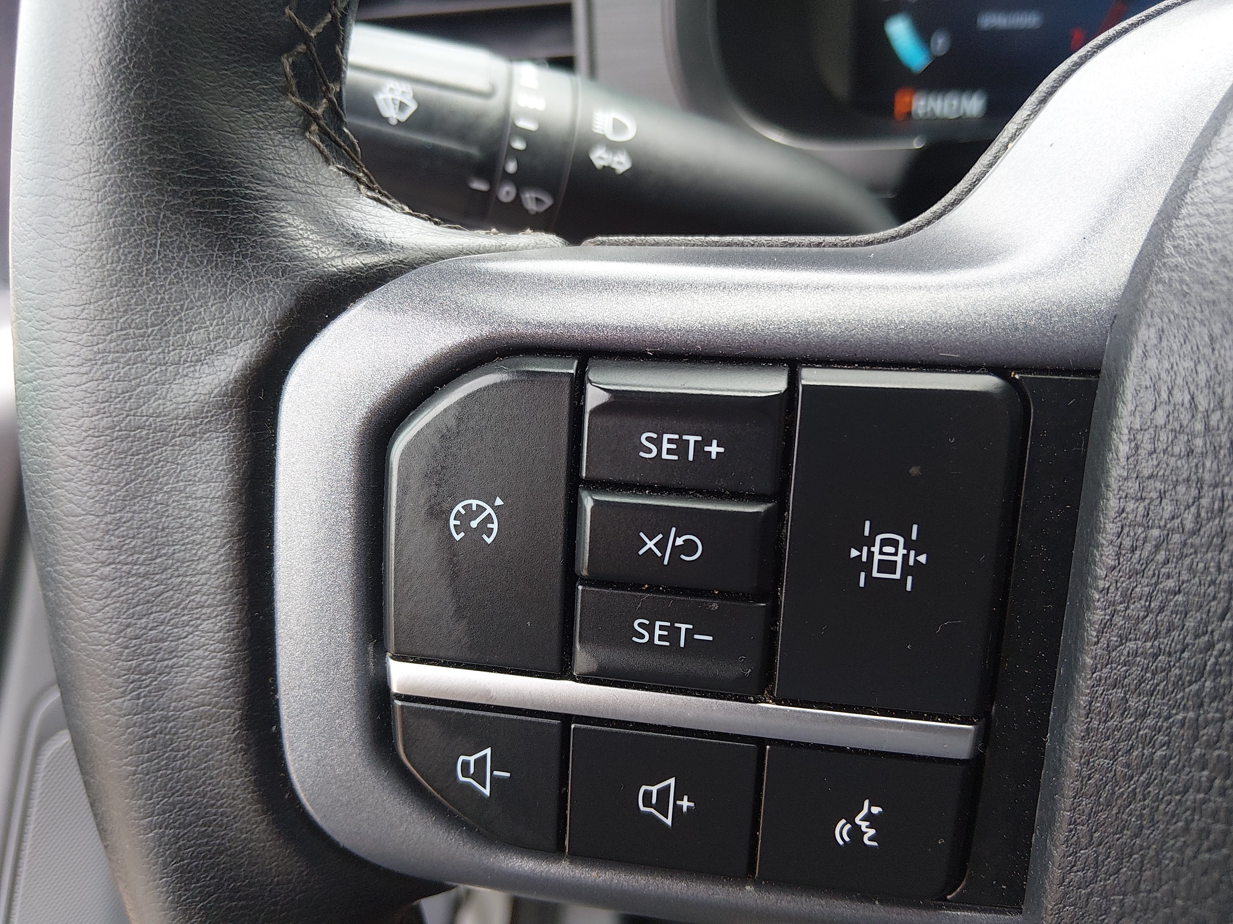2025 Ford F-150 XLT - Photo 12
