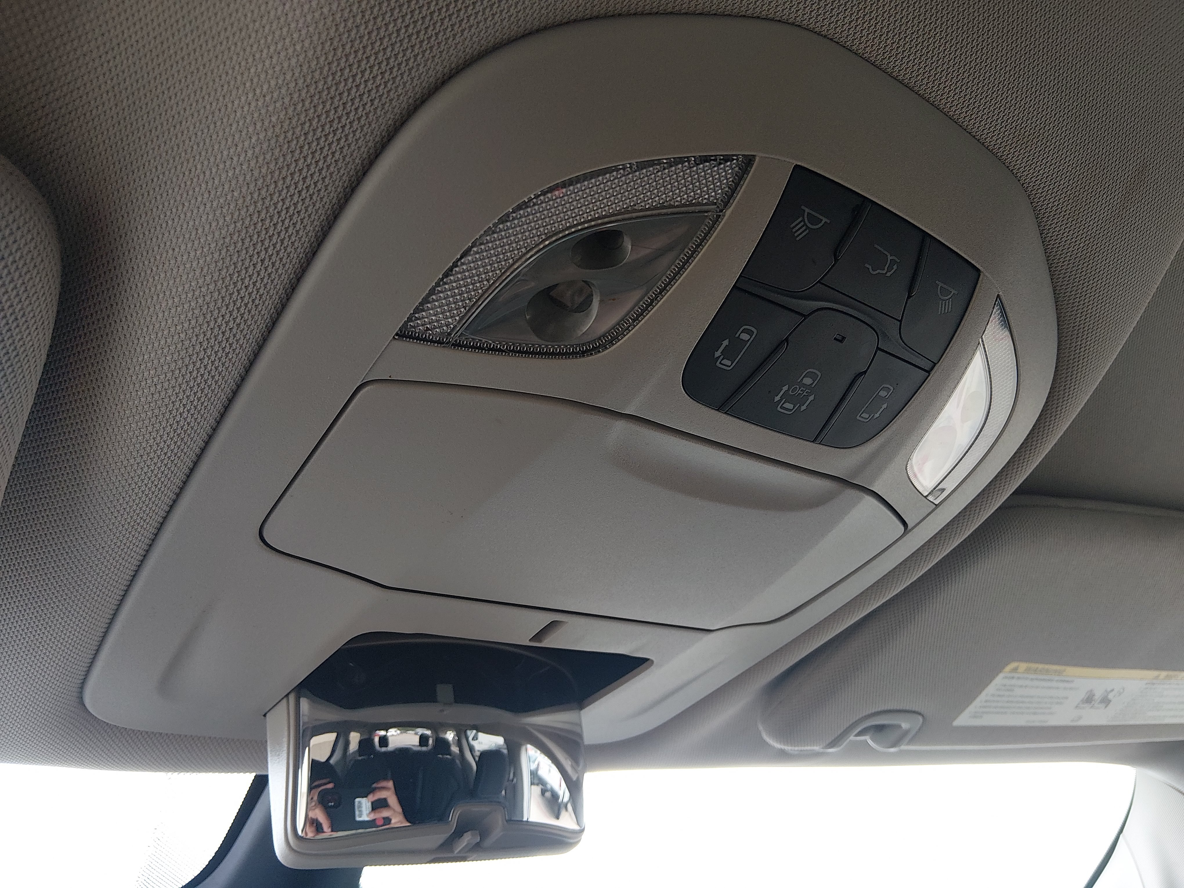 2023 Chrysler Voyager LX - Photo 19