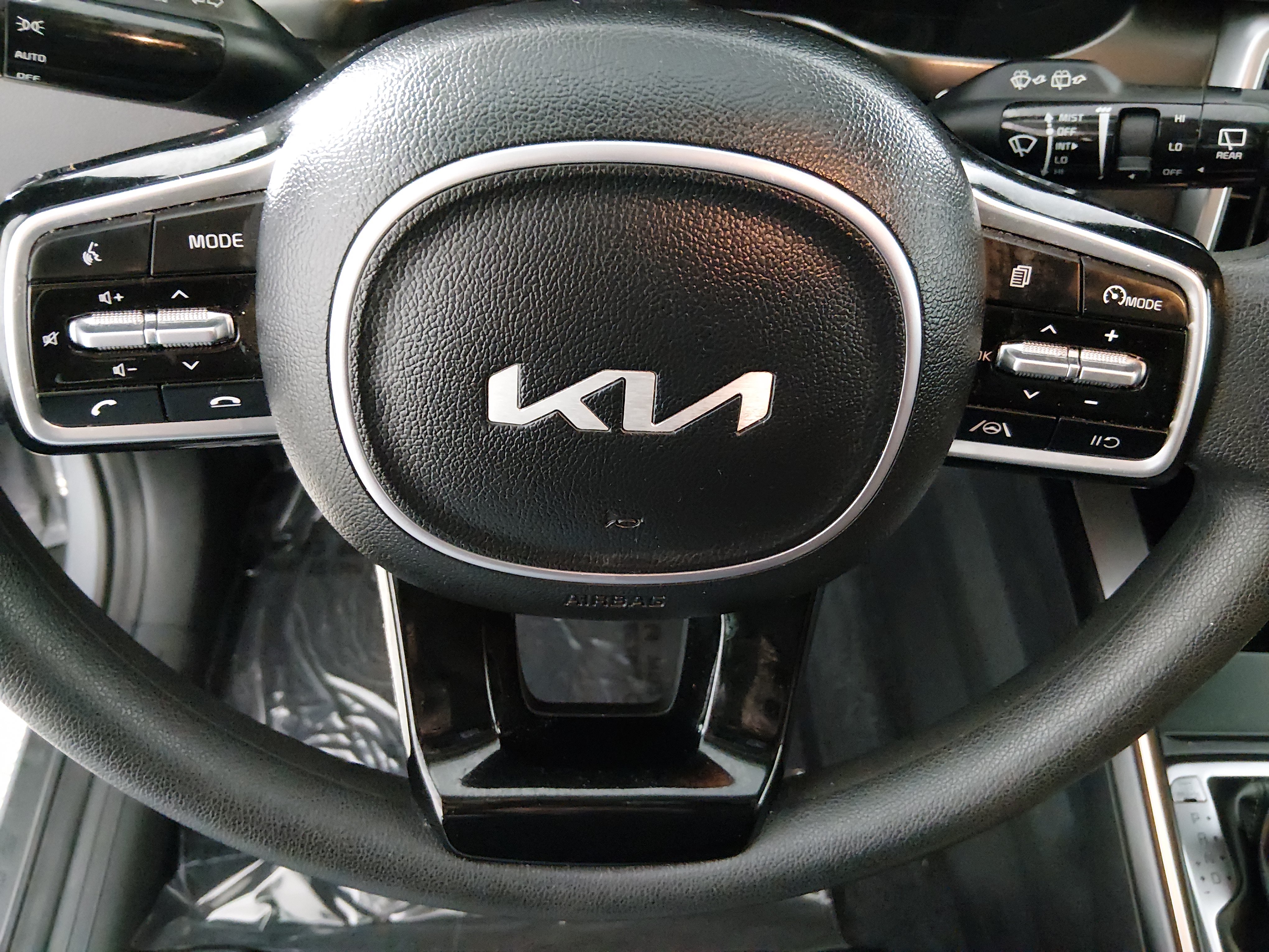 2023 Kia Sorento — photo 12 view