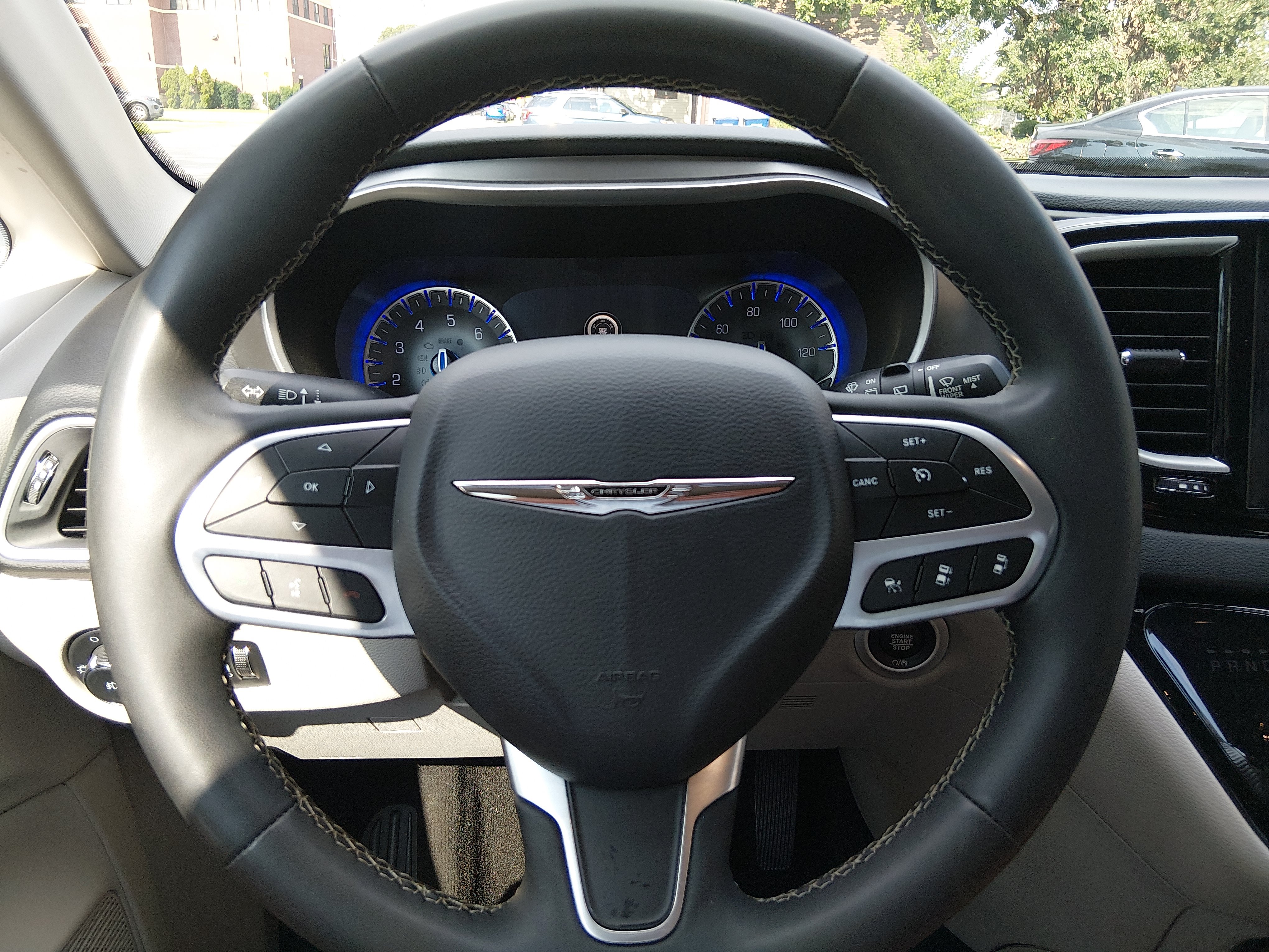 2023 Chrysler Pacifica Touring L - Photo 12
