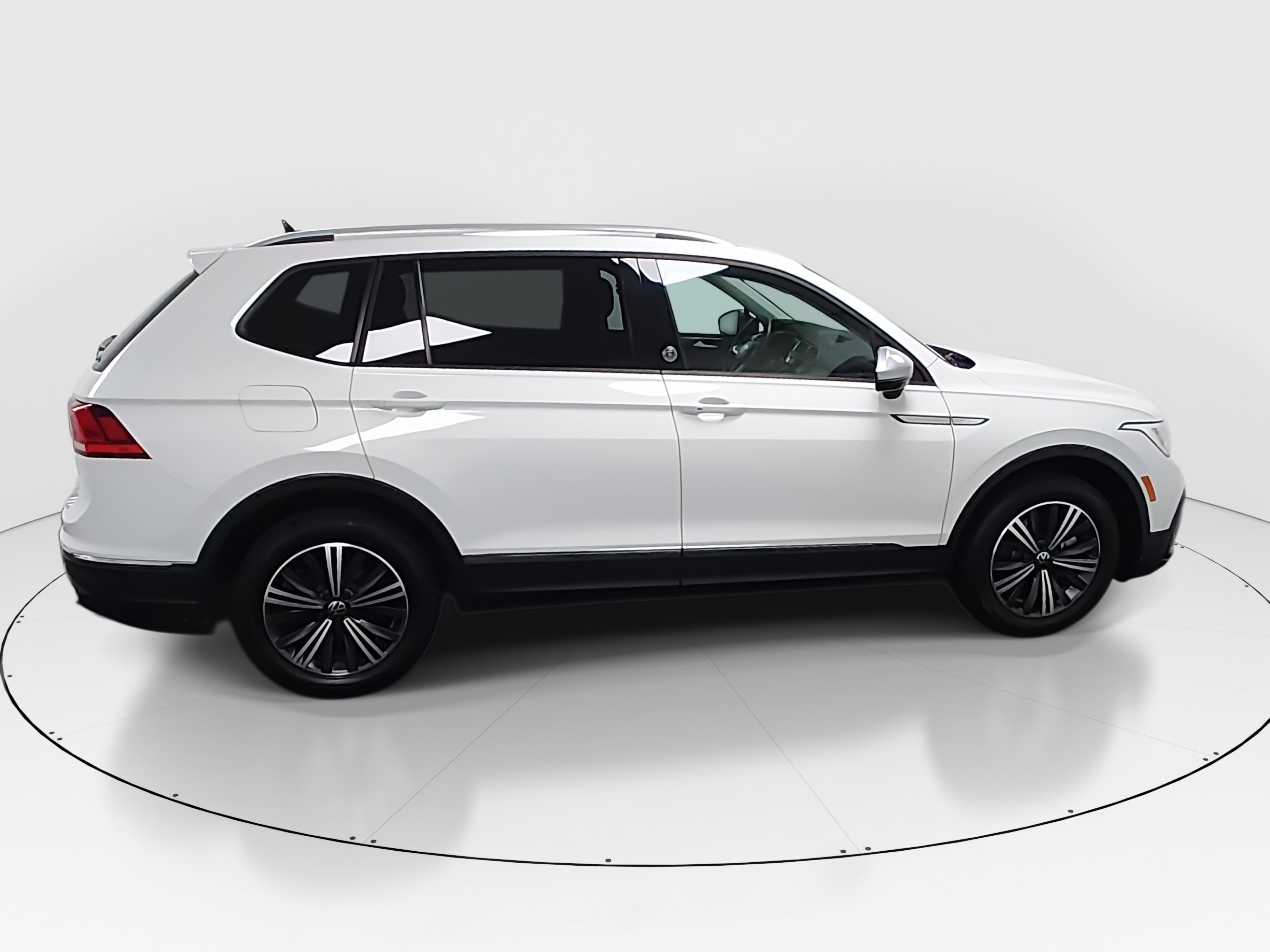 2024 Volkswagen Tiguan Wolfsburg Edition - Photo 8