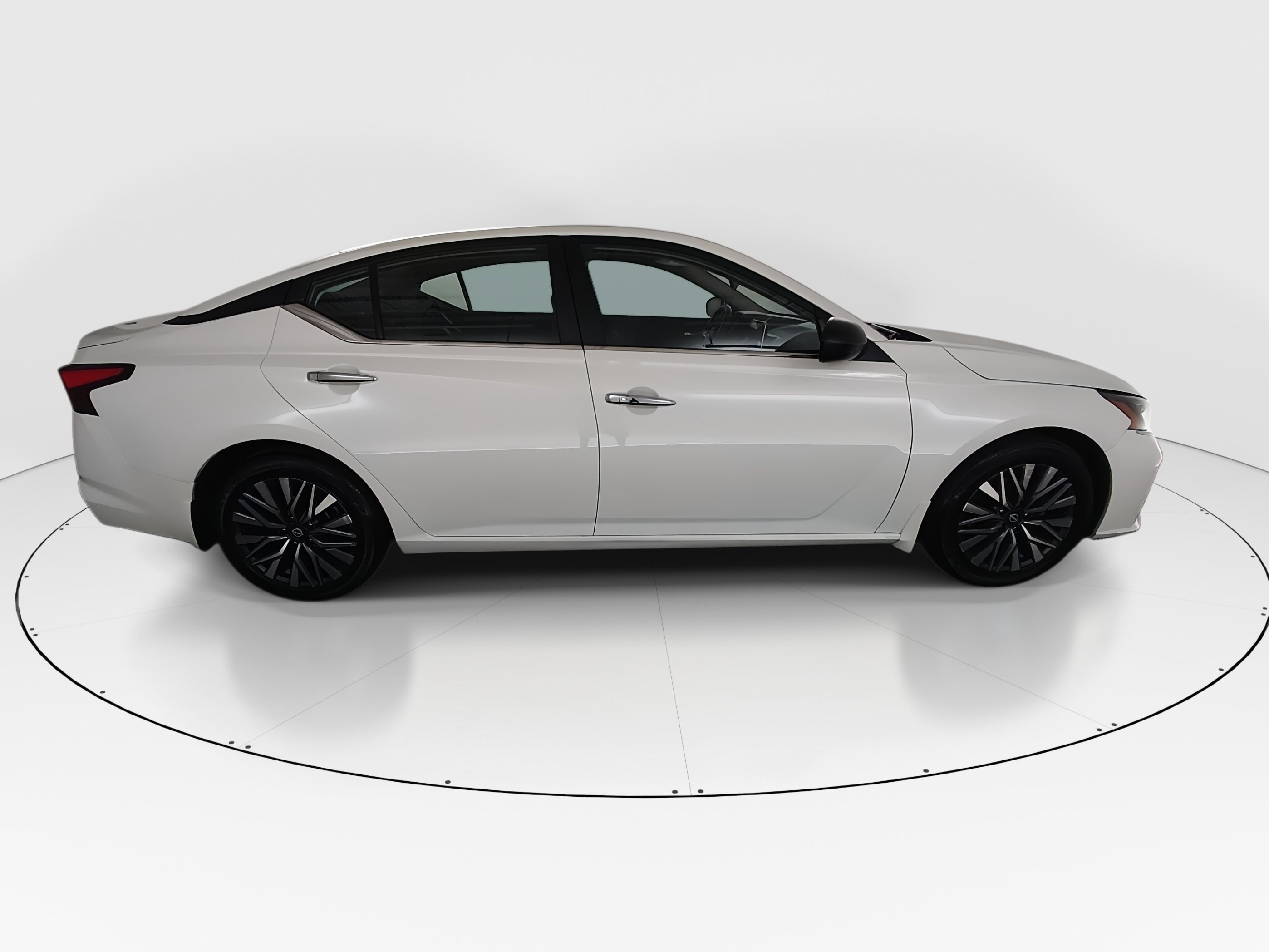 2024 Nissan Altima SV - Photo 8