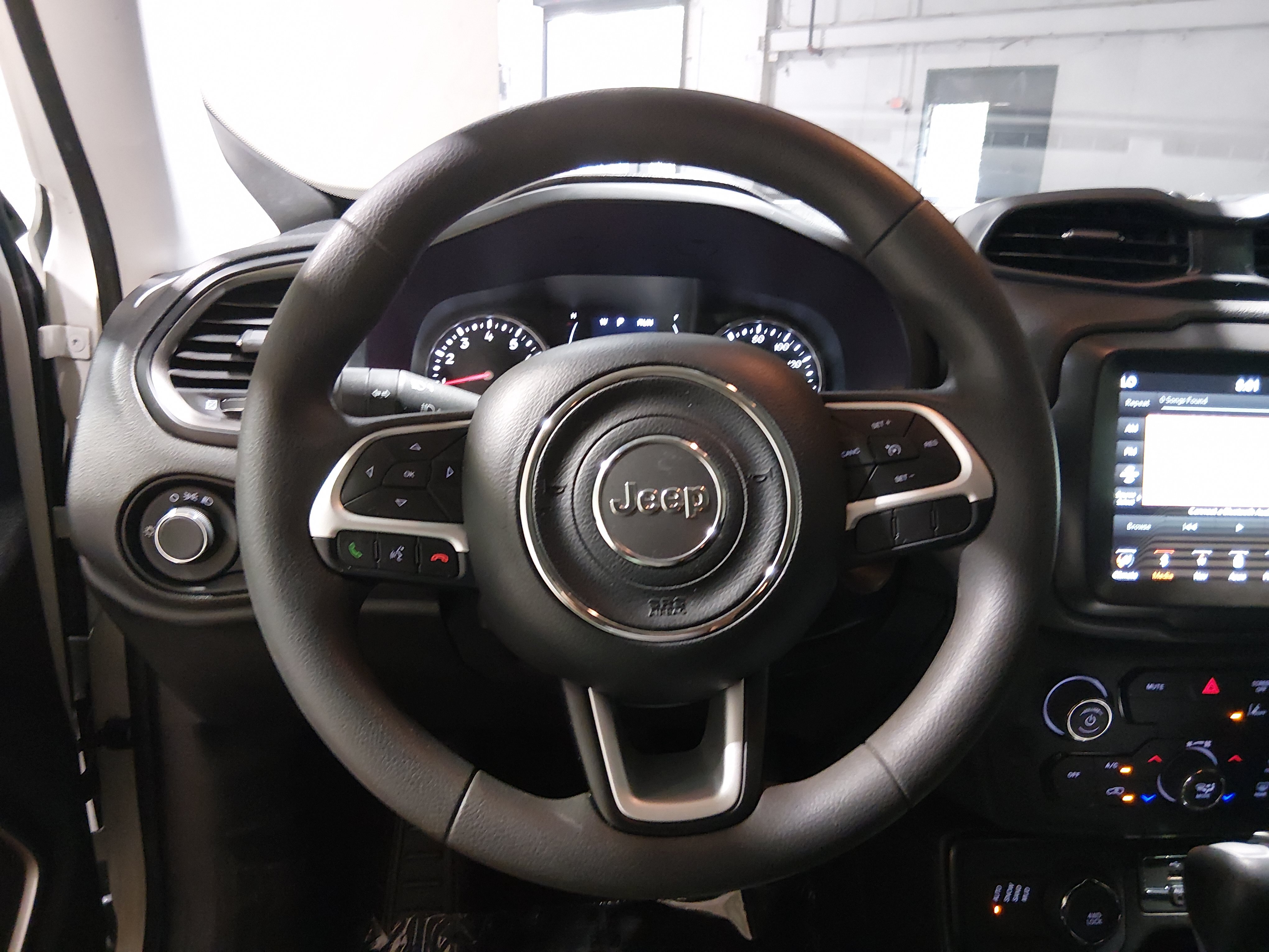 2023 Jeep Renegade Latitude - Photo 12