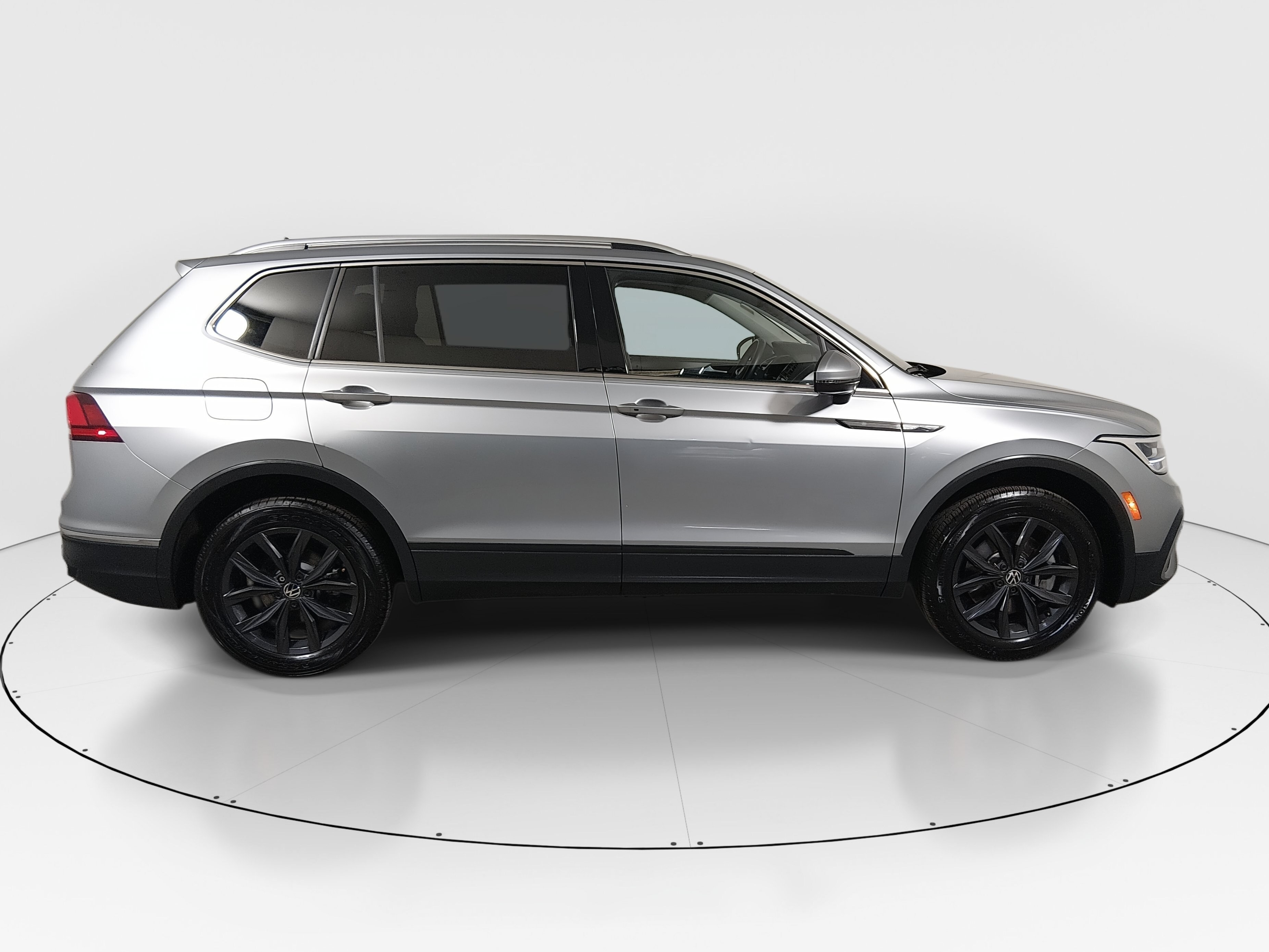 2024 Volkswagen Tiguan SE - Photo 8