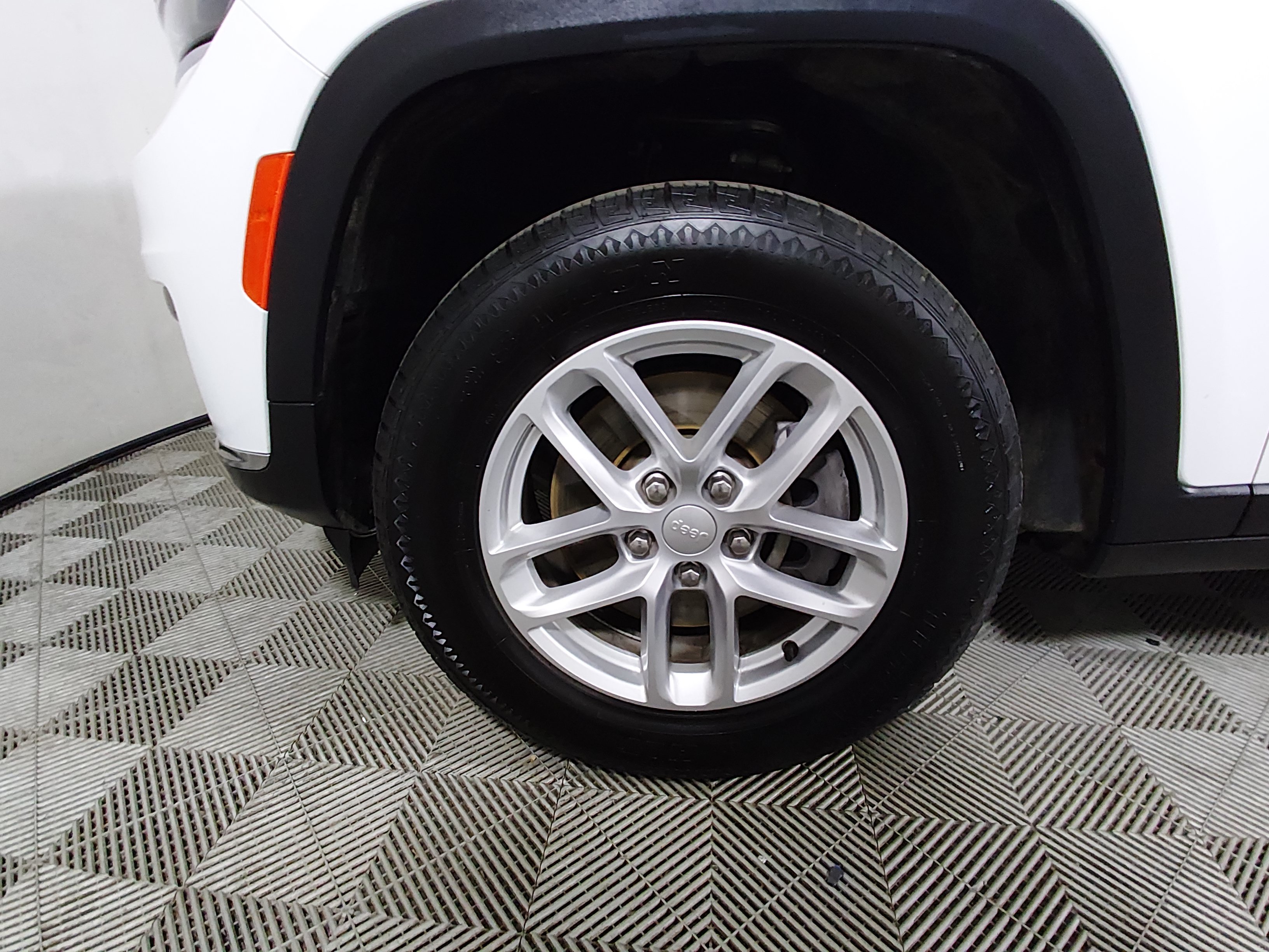 2023 Jeep Grand Cherokee L Laredo - Photo 10