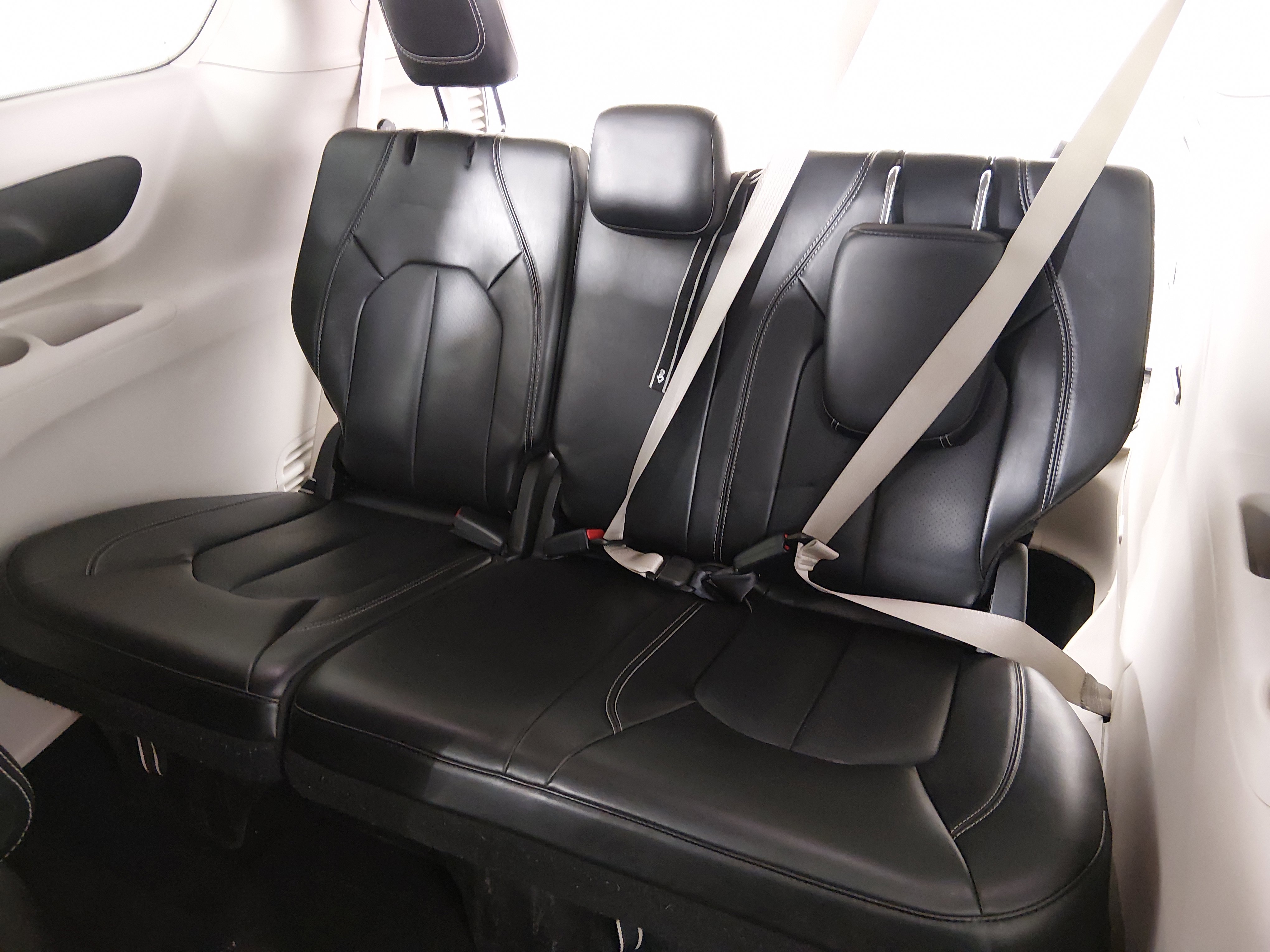 2024 Chrysler Pacifica PHEV Select - Photo 18
