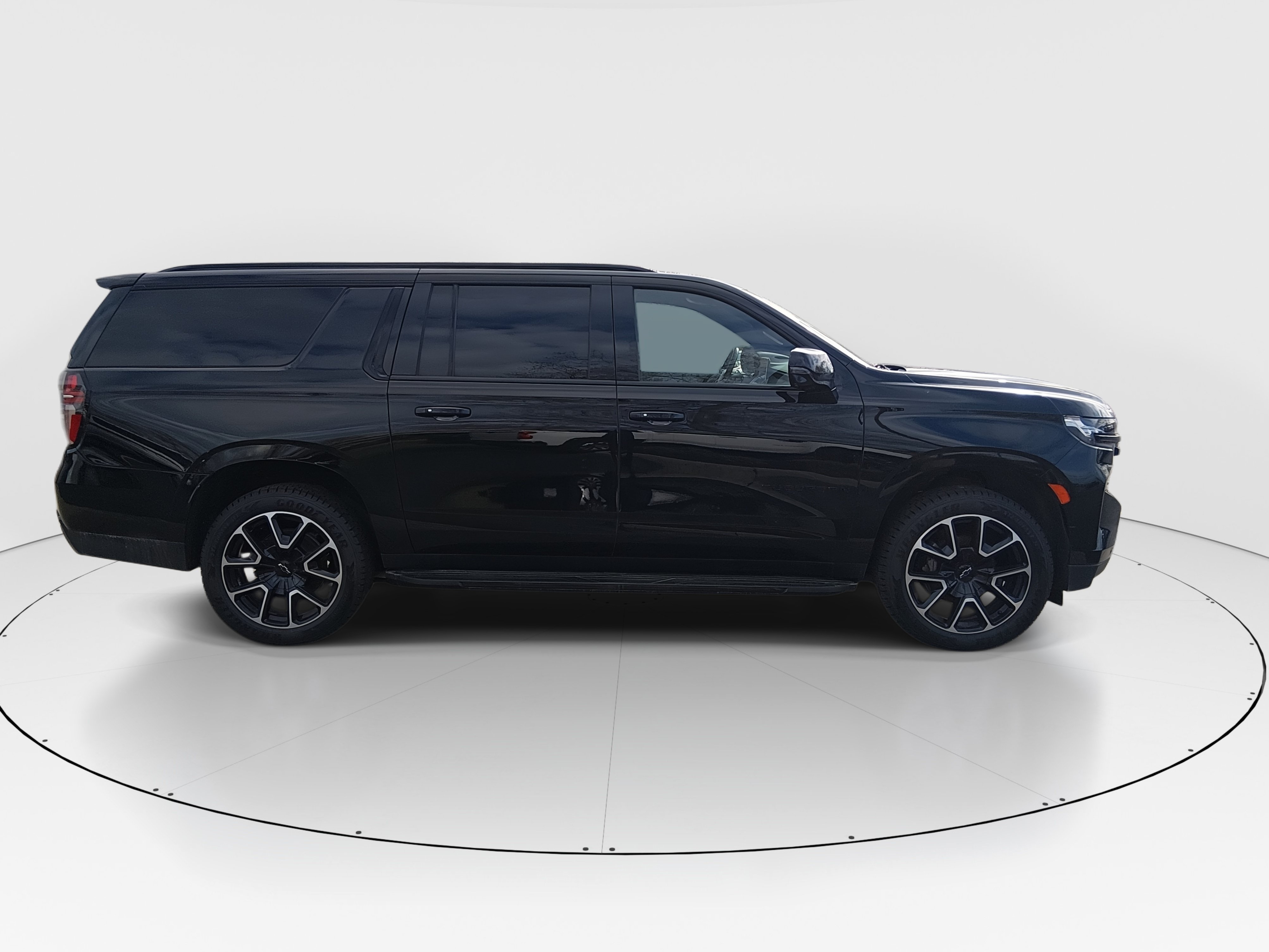 2024 Chevrolet Suburban RST - Photo 8