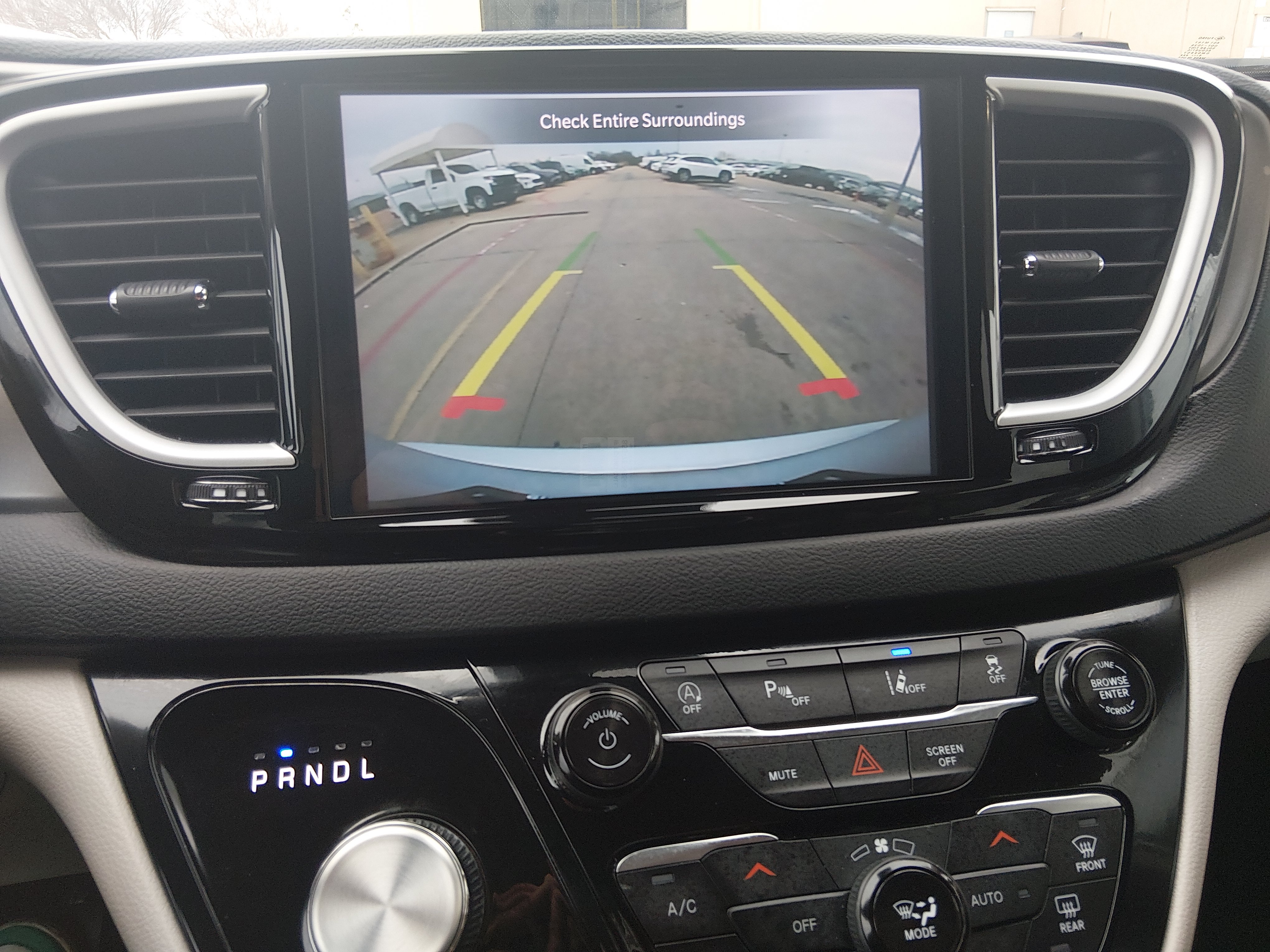 2024 Chrysler Pacifica Touring L - Photo 16