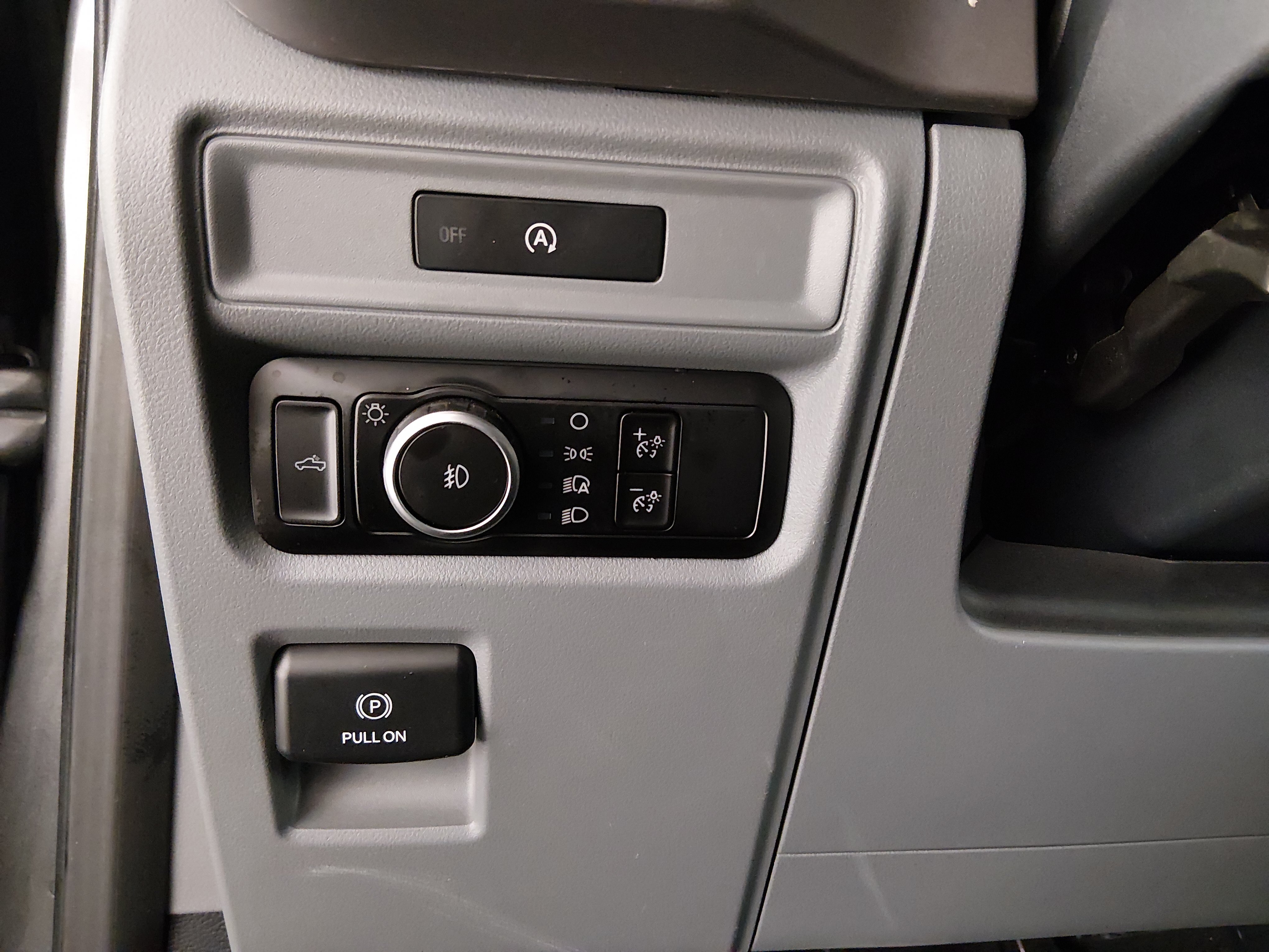 2025 Ford F-150 XLT - Photo 13