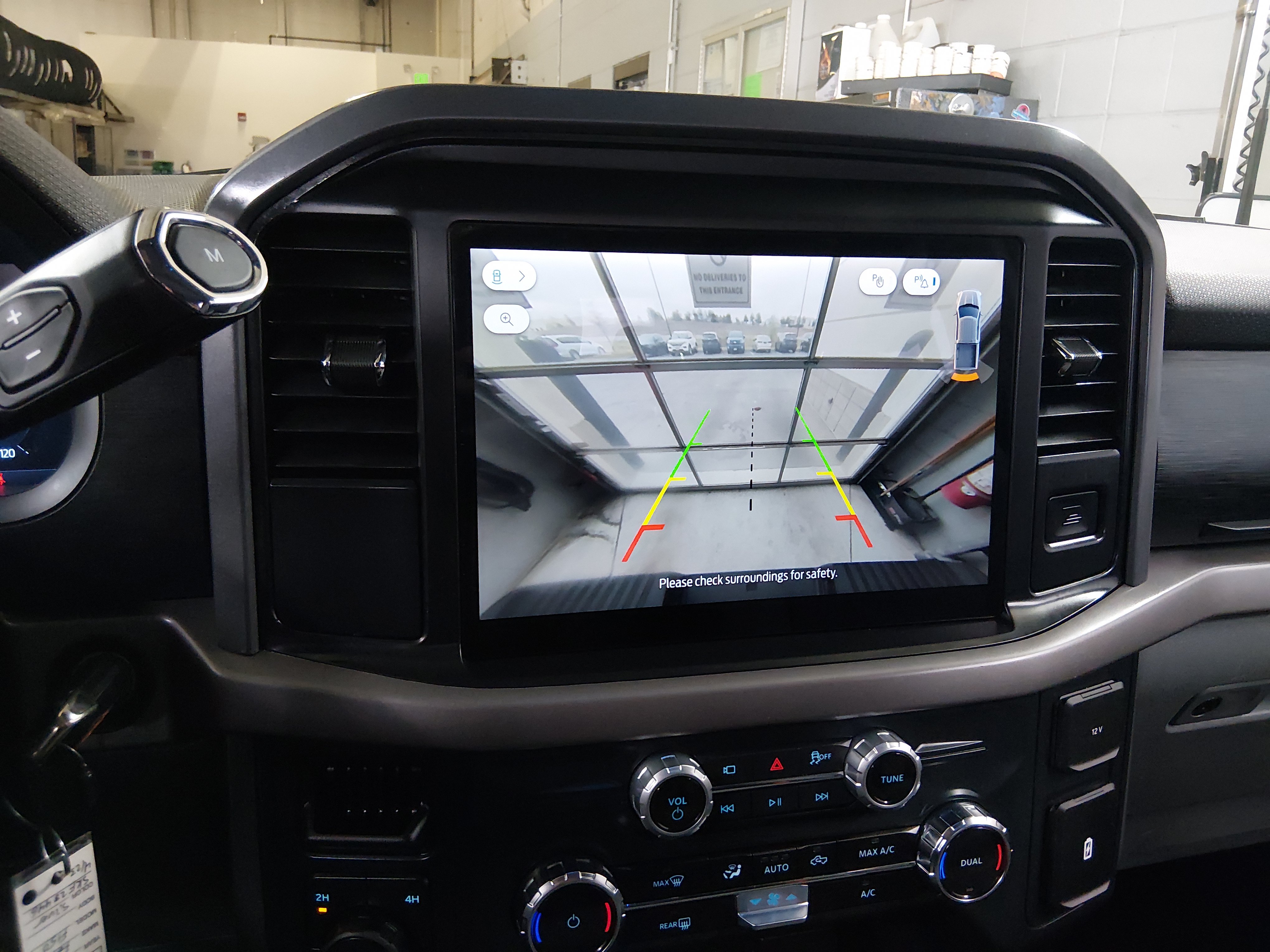 2025 Ford F-150 XLT - Photo 17