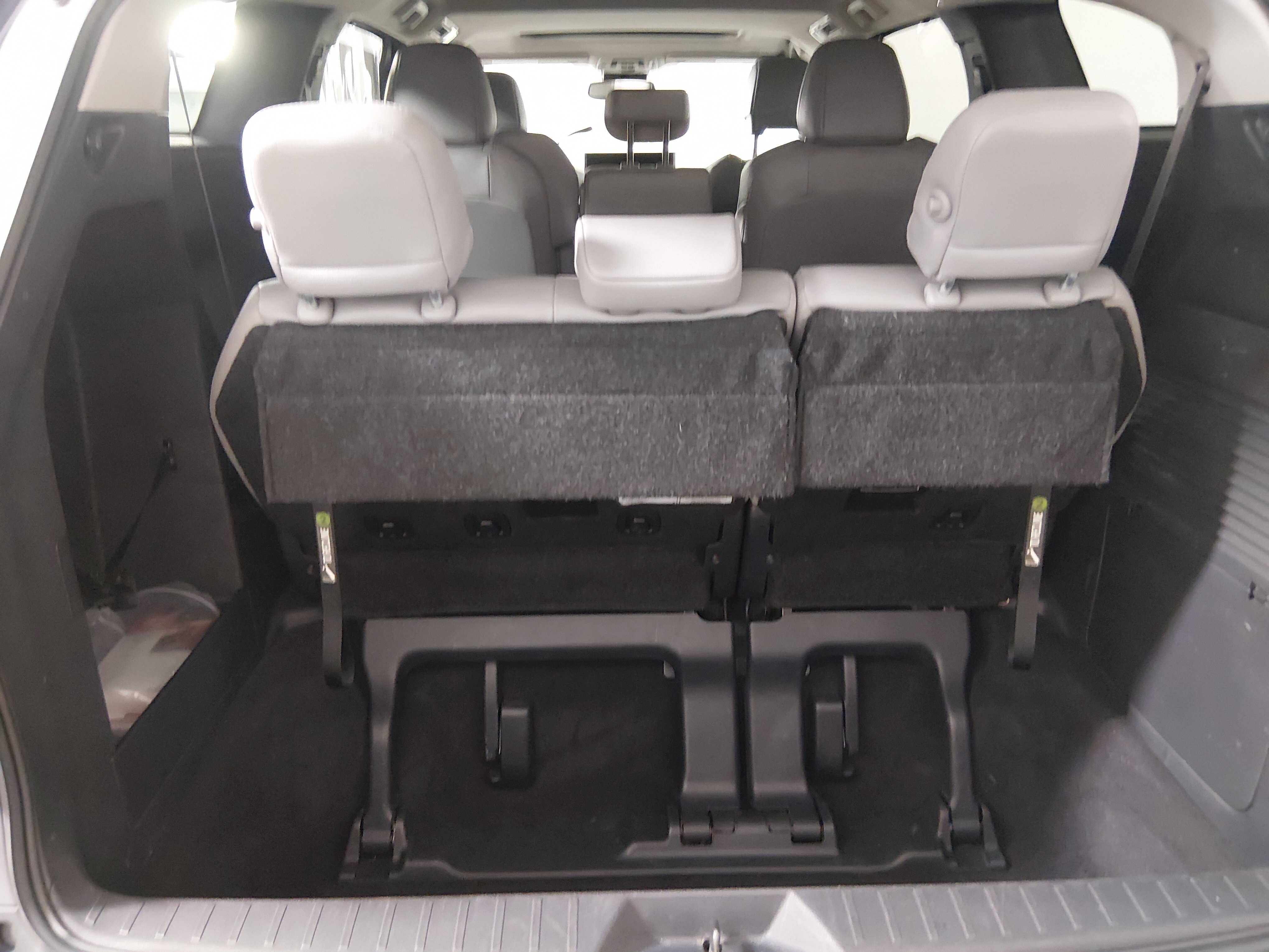 2025 Toyota Sienna XLE - Photo 11