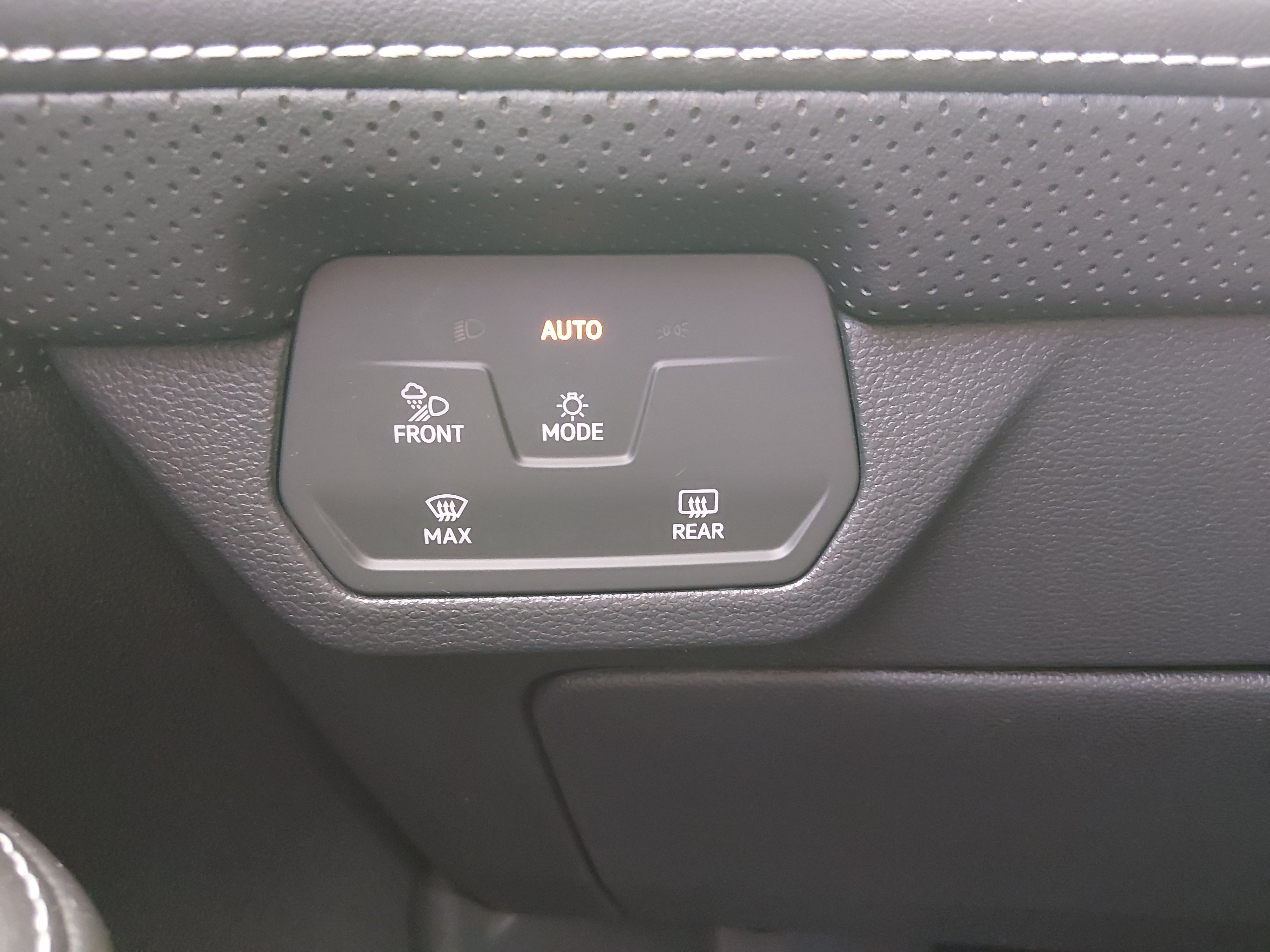2024 Volkswagen Atlas Cross Sport SE w/Tech - Photo 13