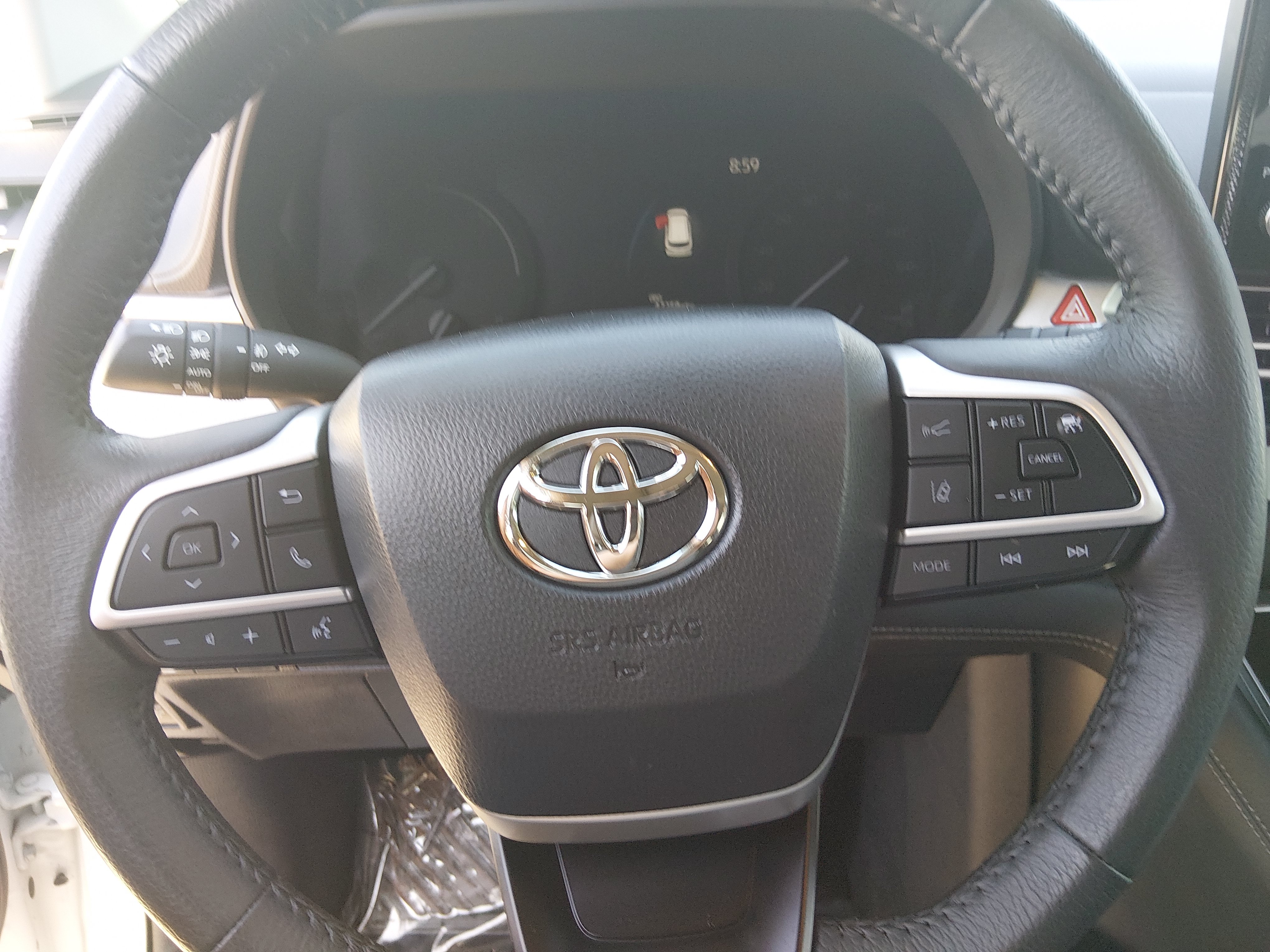 2025 Toyota Sienna XLE - Photo 12