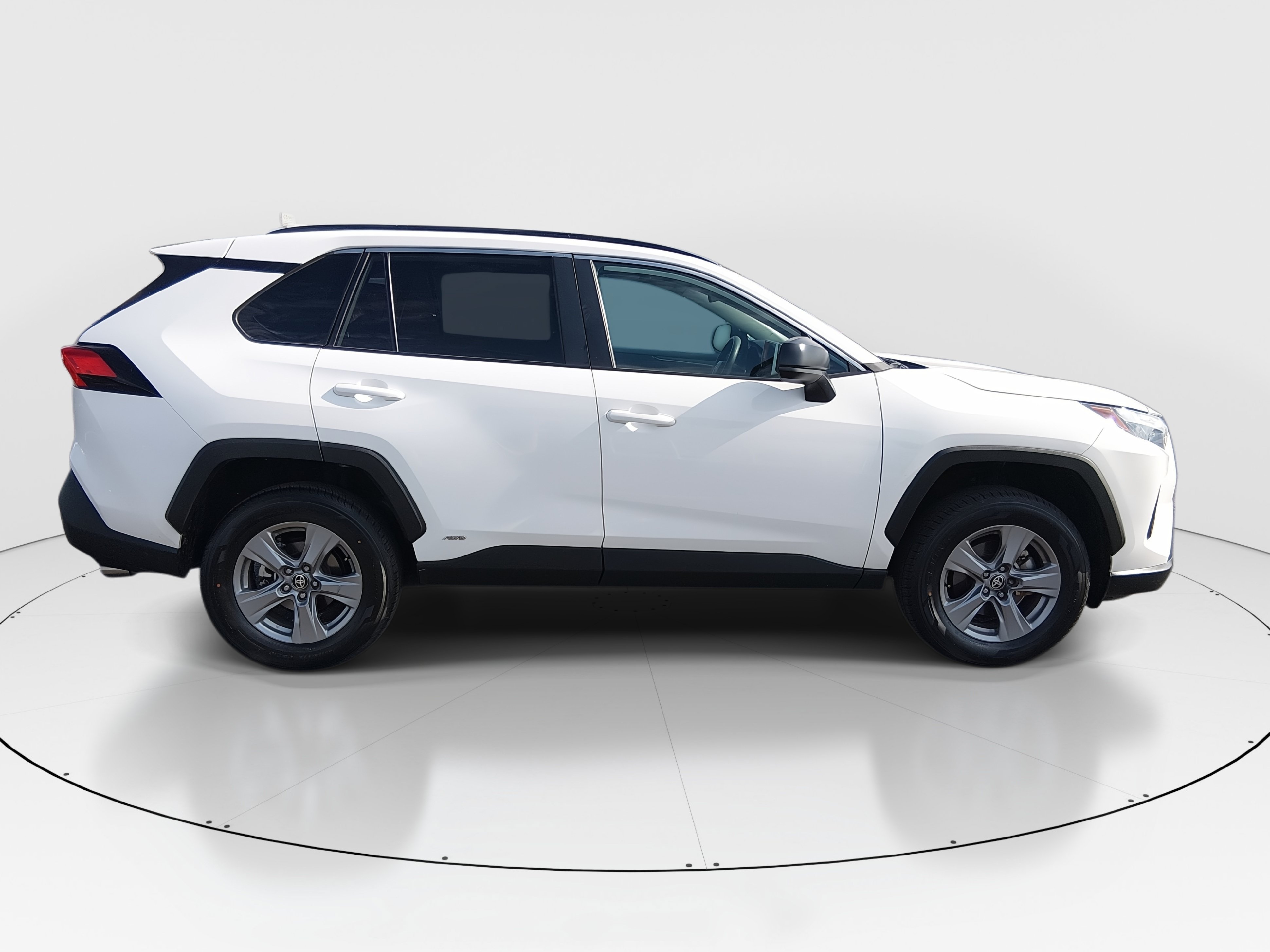 2025 Toyota RAV4 LE - Photo 8