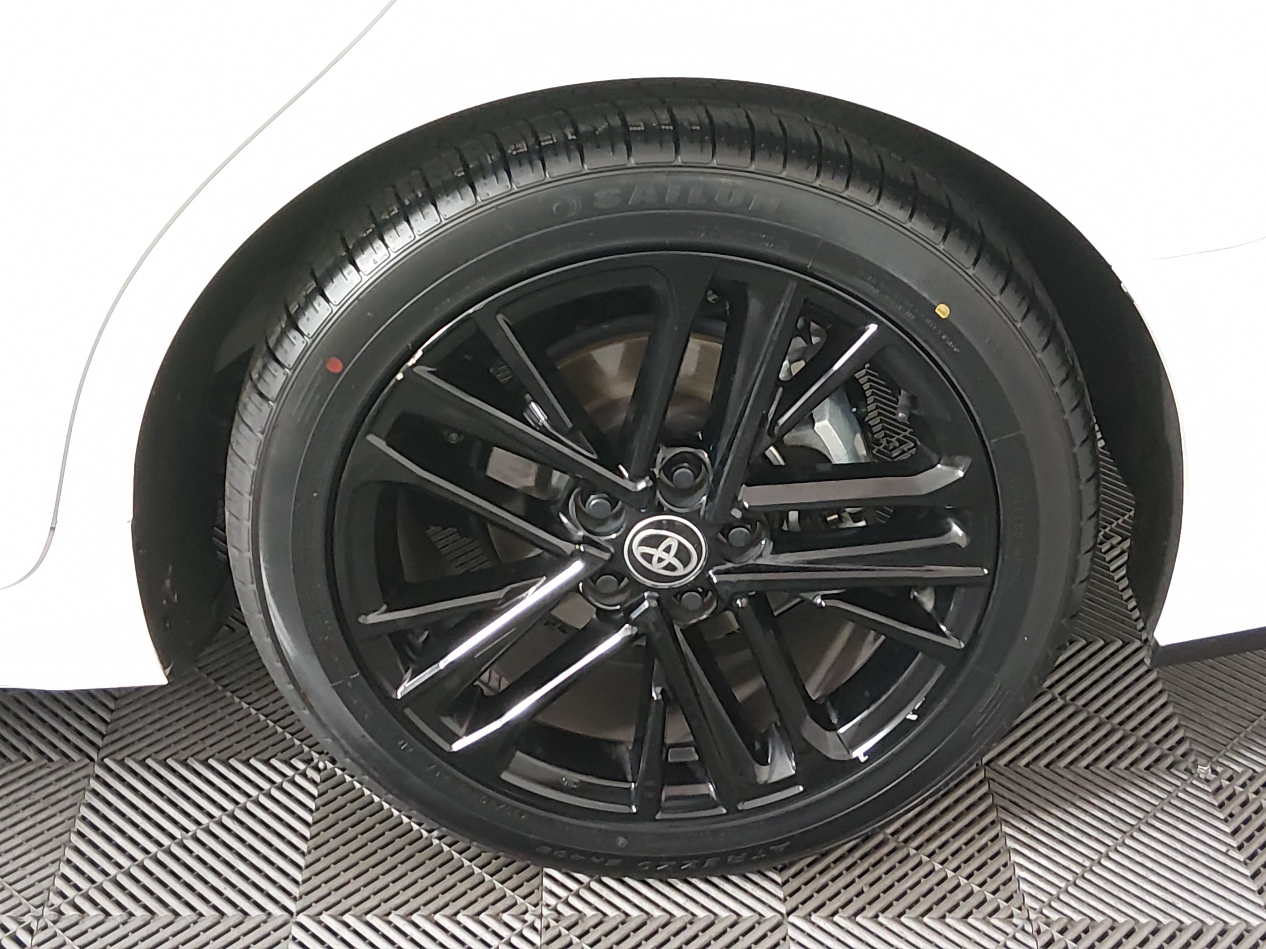 2025 Toyota Camry SE - Photo 10