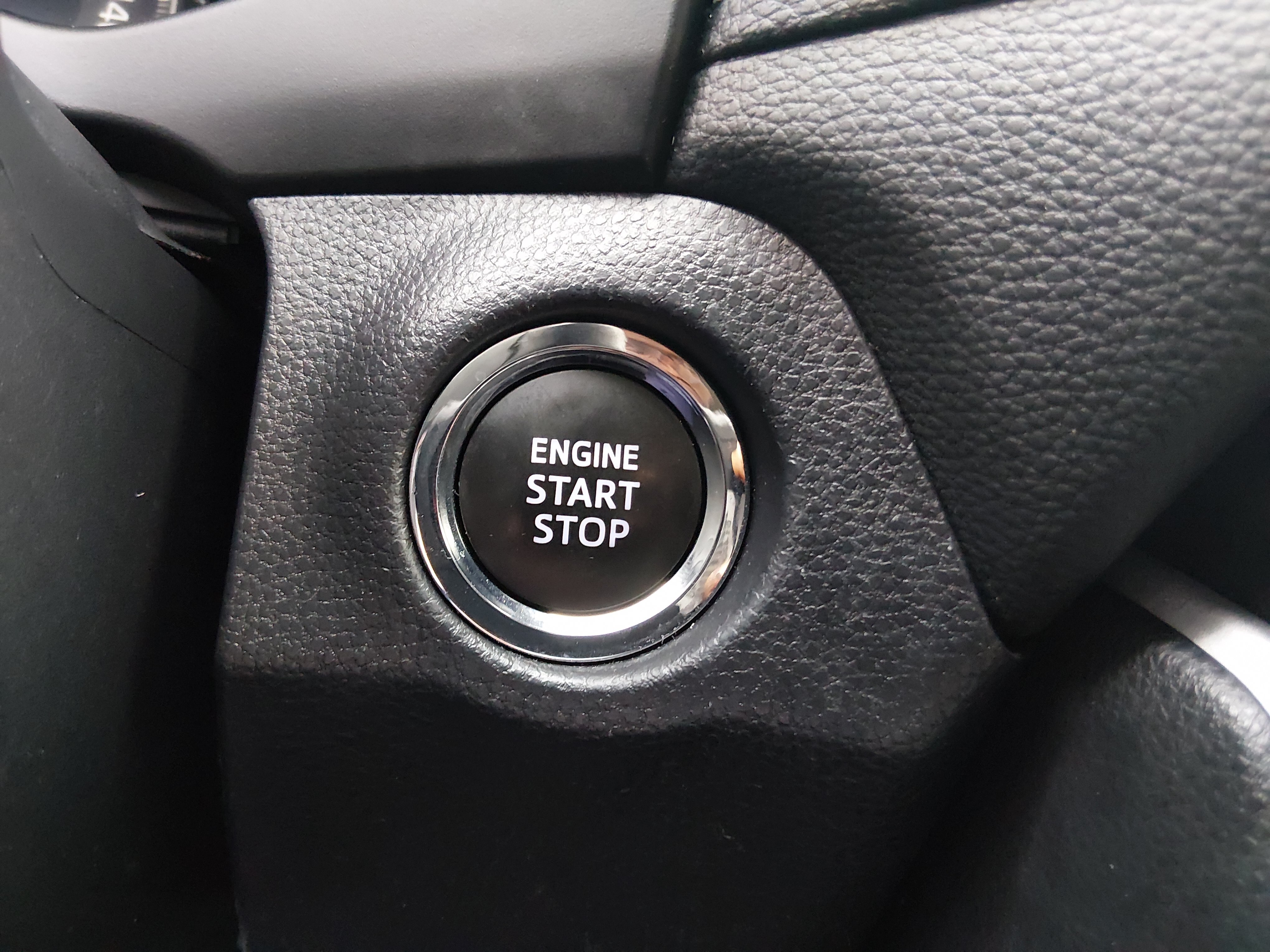 2025 Toyota RAV4 XLE - Photo 17