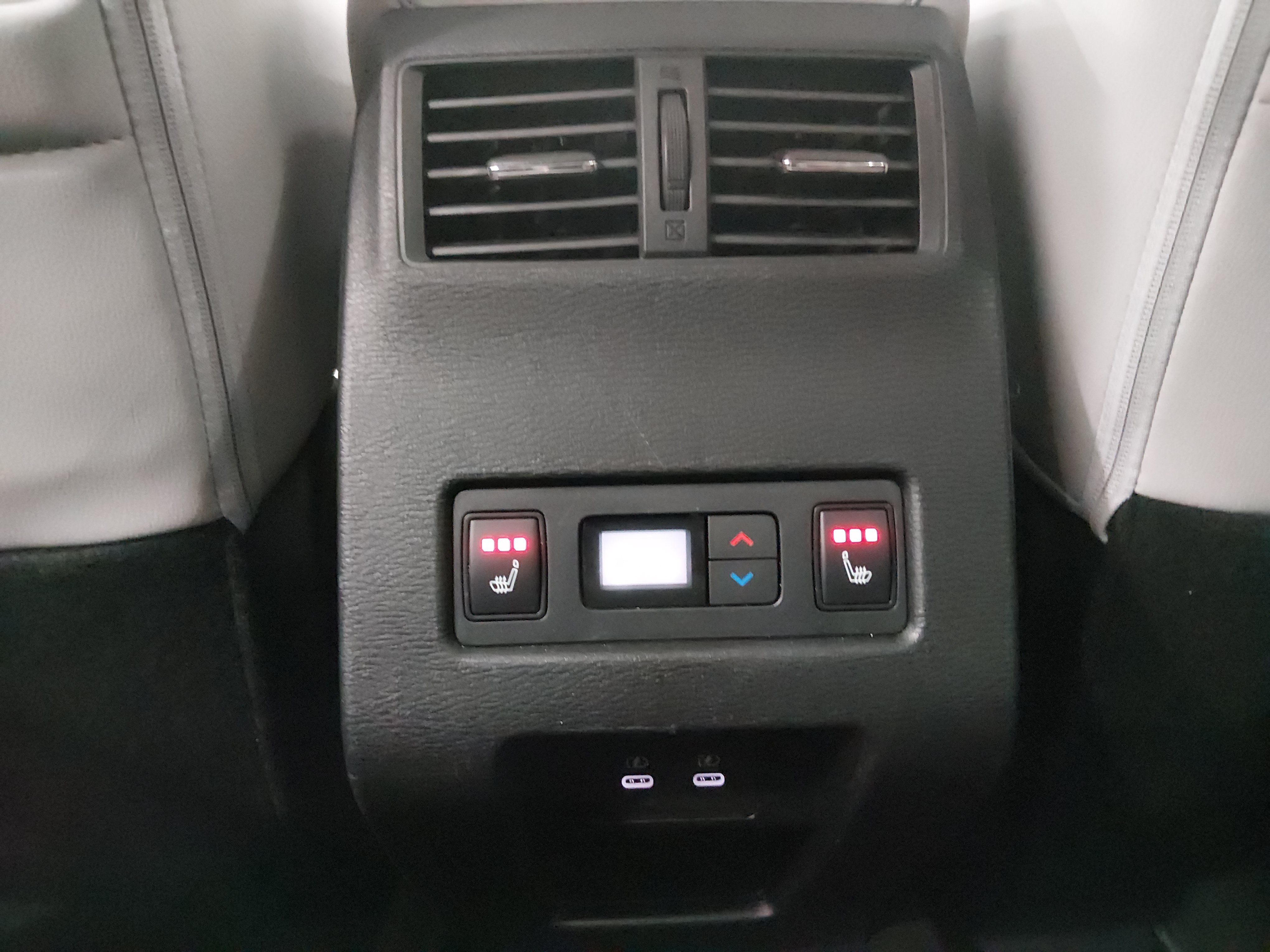 2025 Mitsubishi Outlander SEL - Photo 20