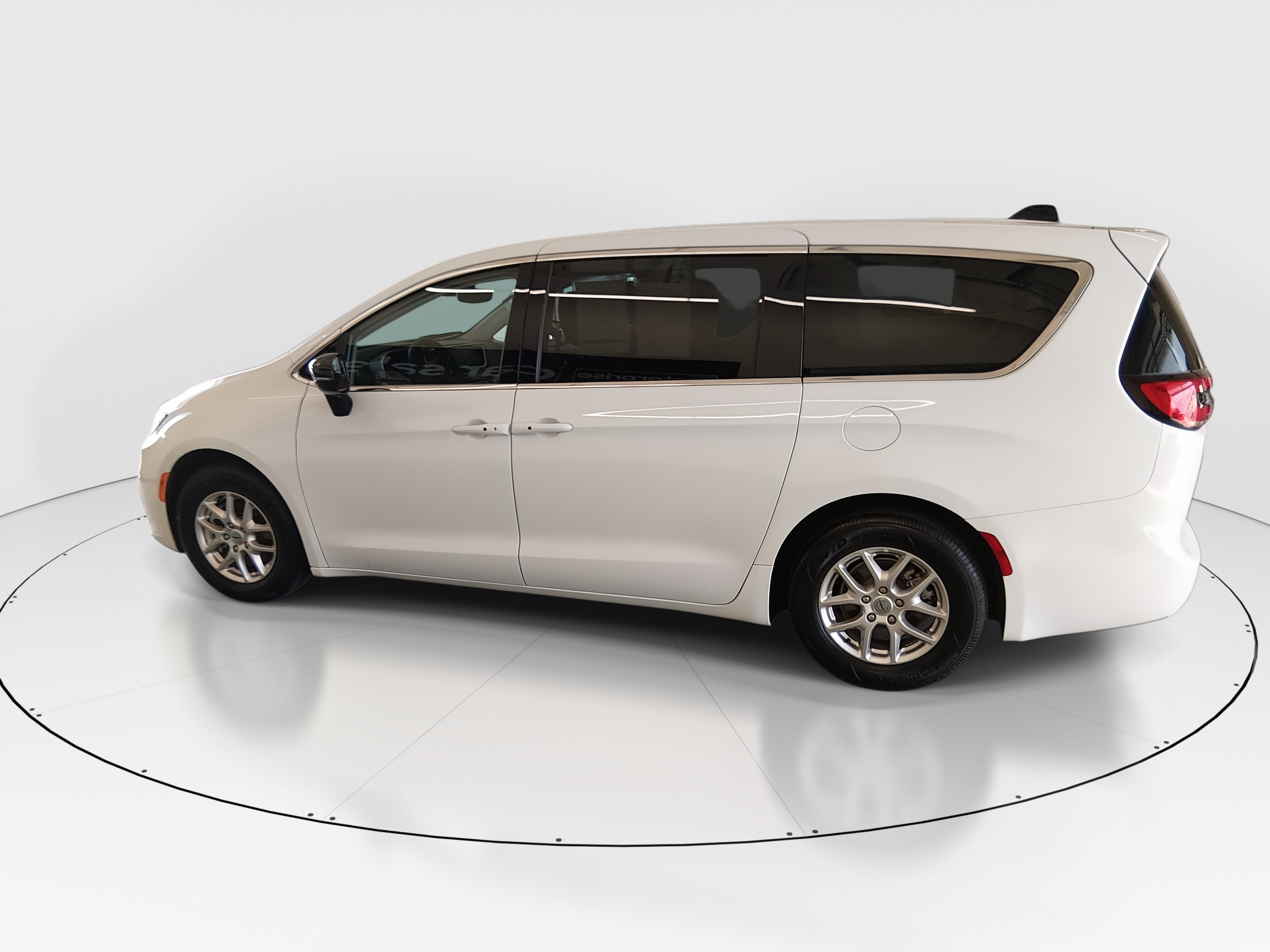 2024 Chrysler Pacifica Touring L - Photo 4