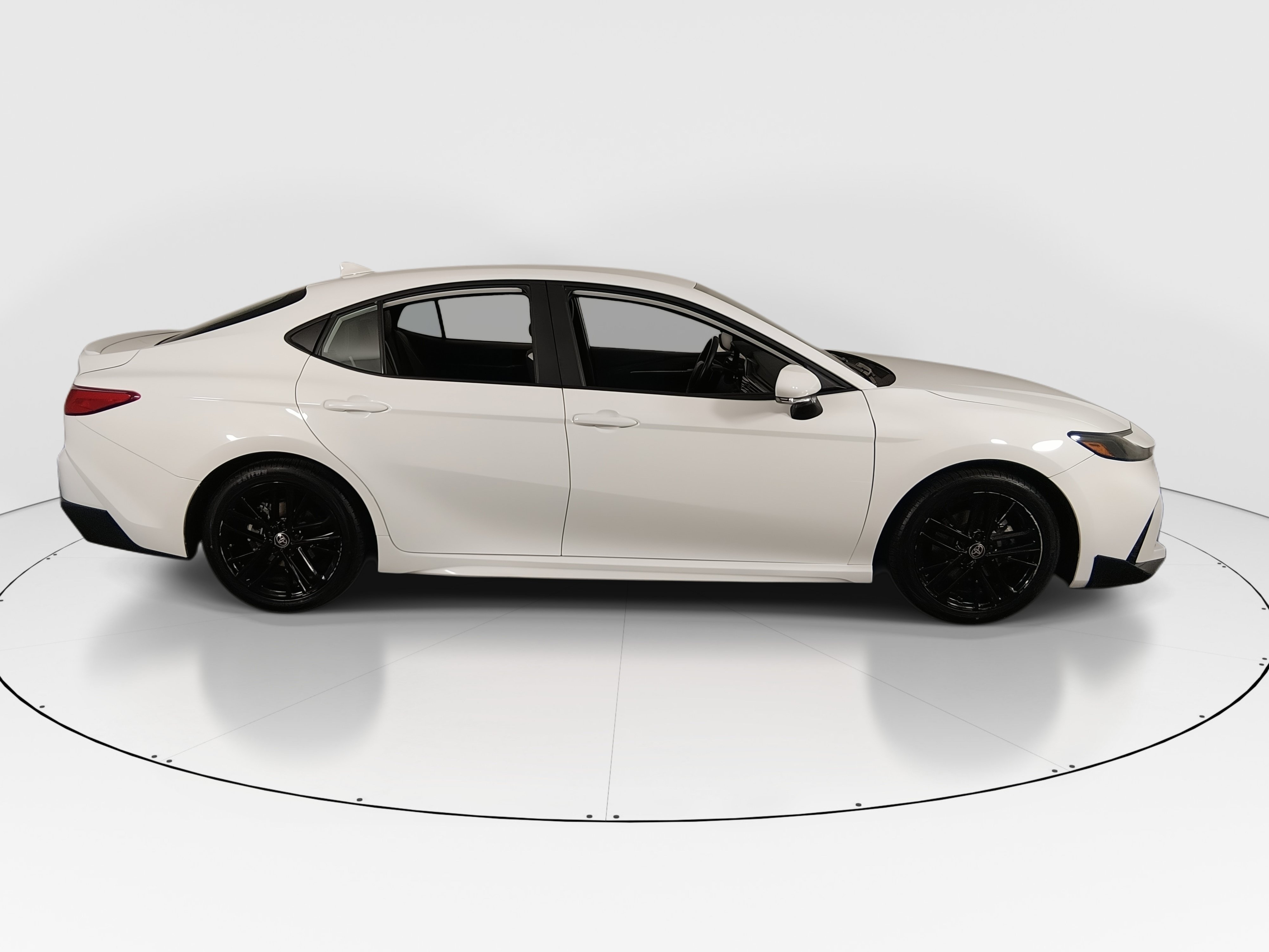 2025 Toyota Camry SE - Photo 8
