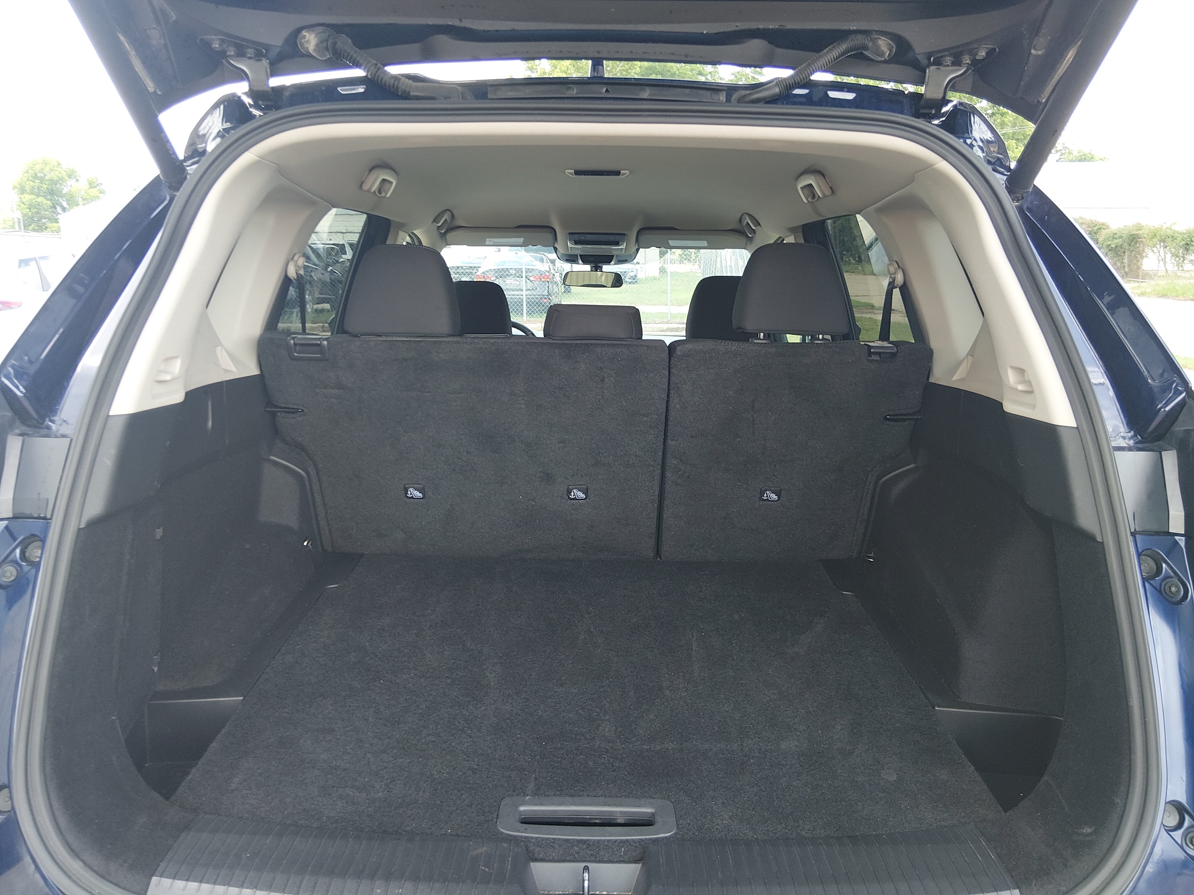 2025 Nissan Rogue SV - Photo 11