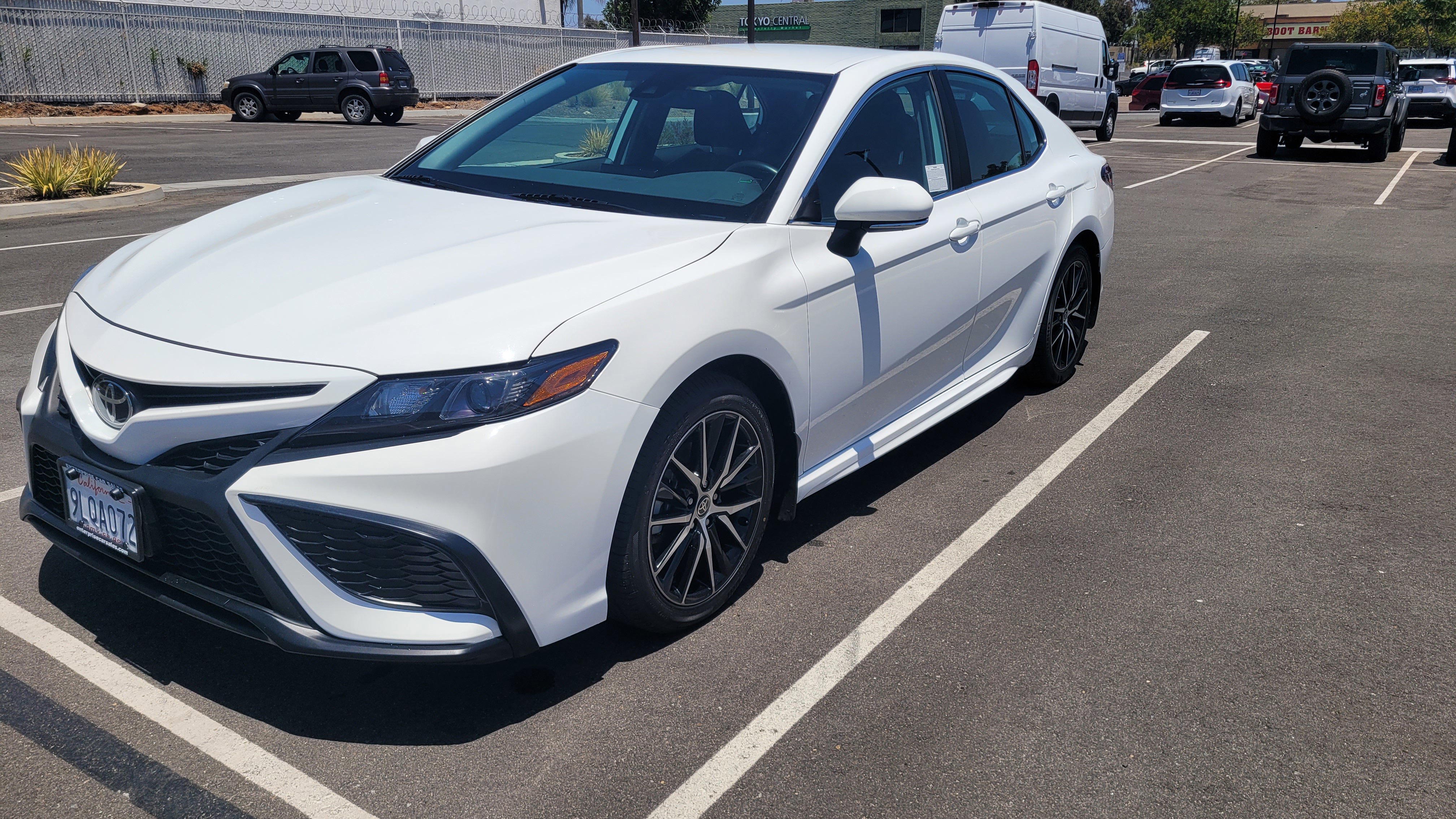 2024 Toyota Camry SE - Photo 3