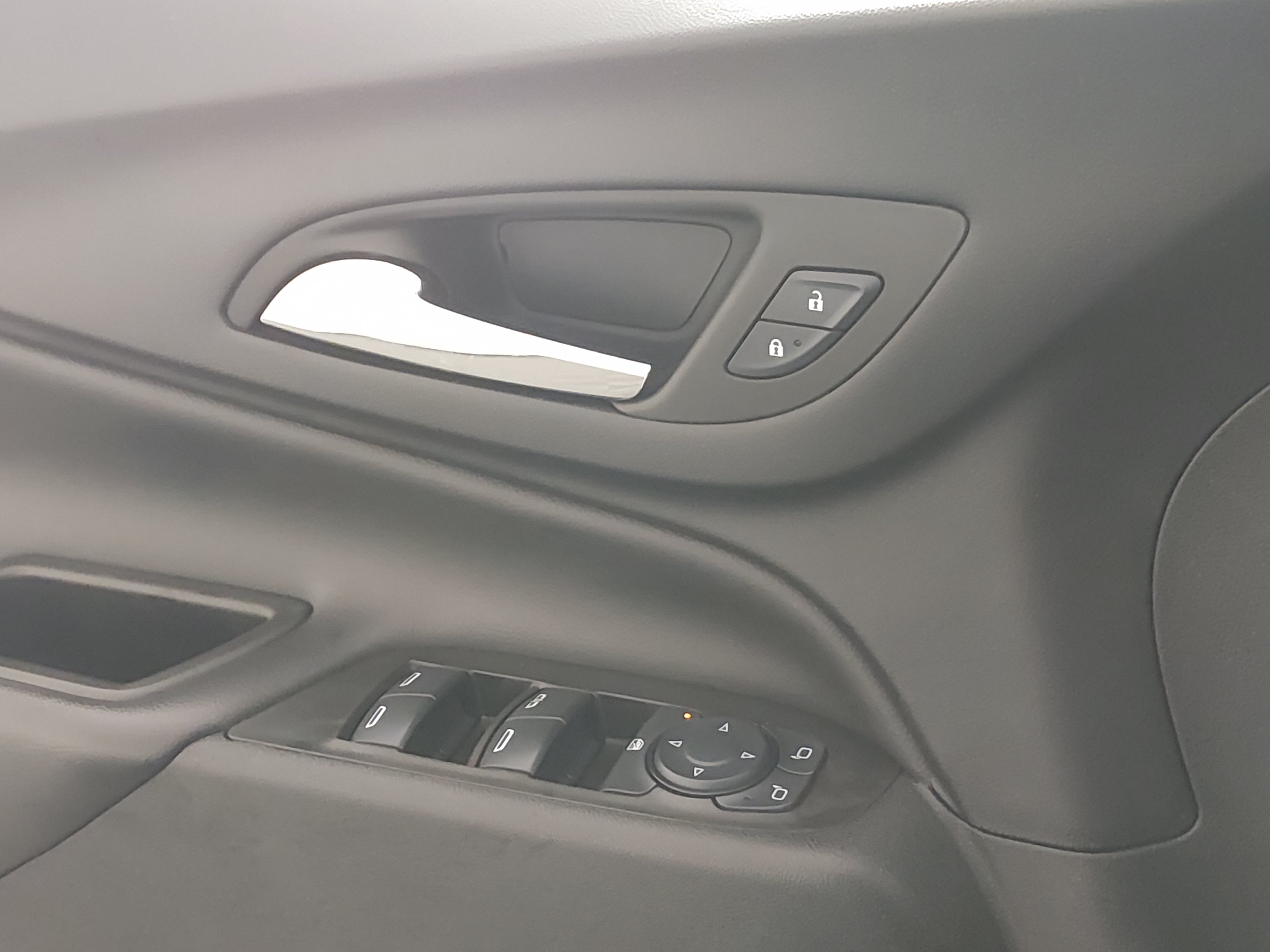 2024 Chevrolet Equinox LT - Photo 18