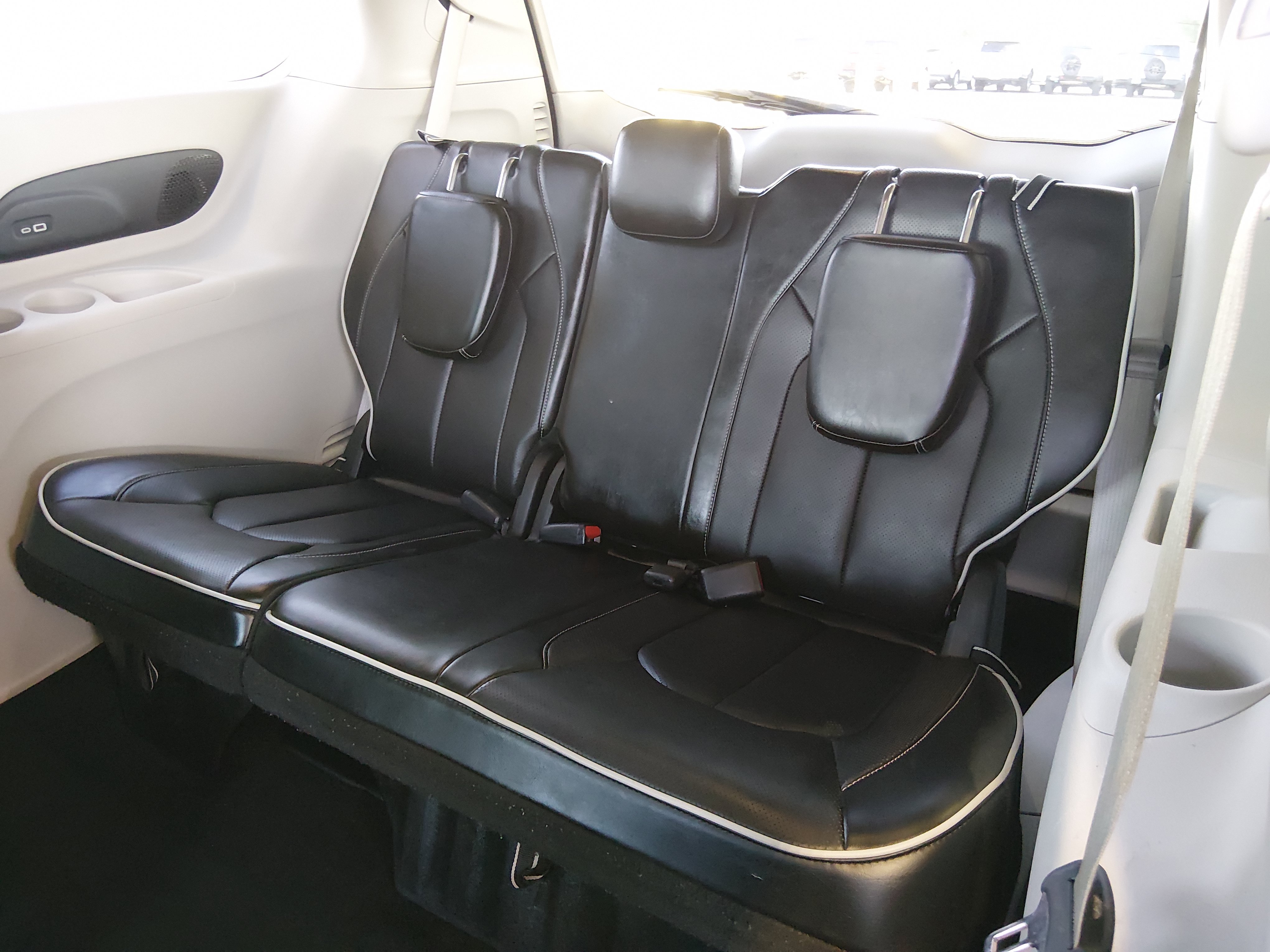 2023 Chrysler Pacifica Hybrid Limited - Photo 18