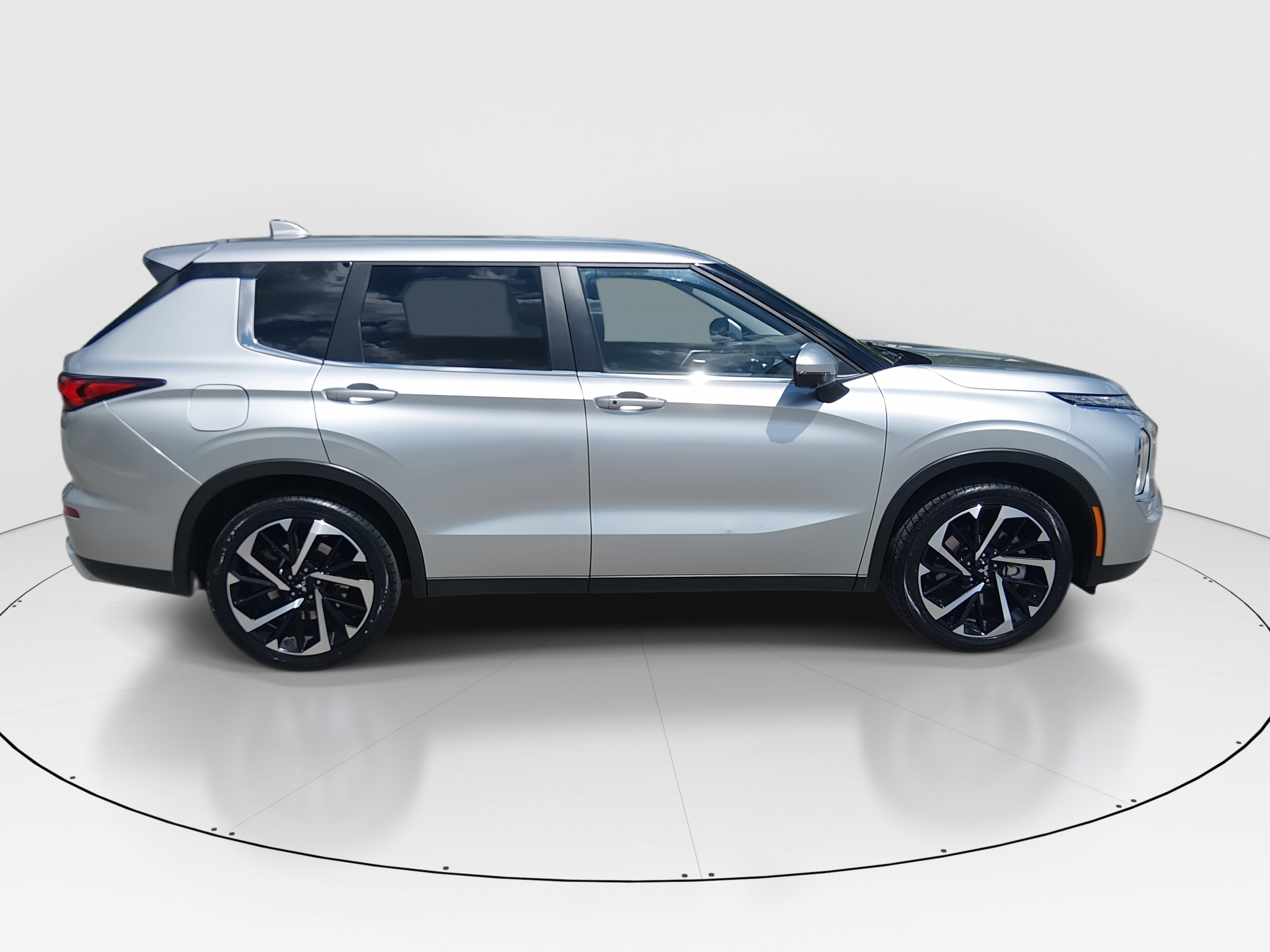 2024 Mitsubishi Outlander SE - Photo 8