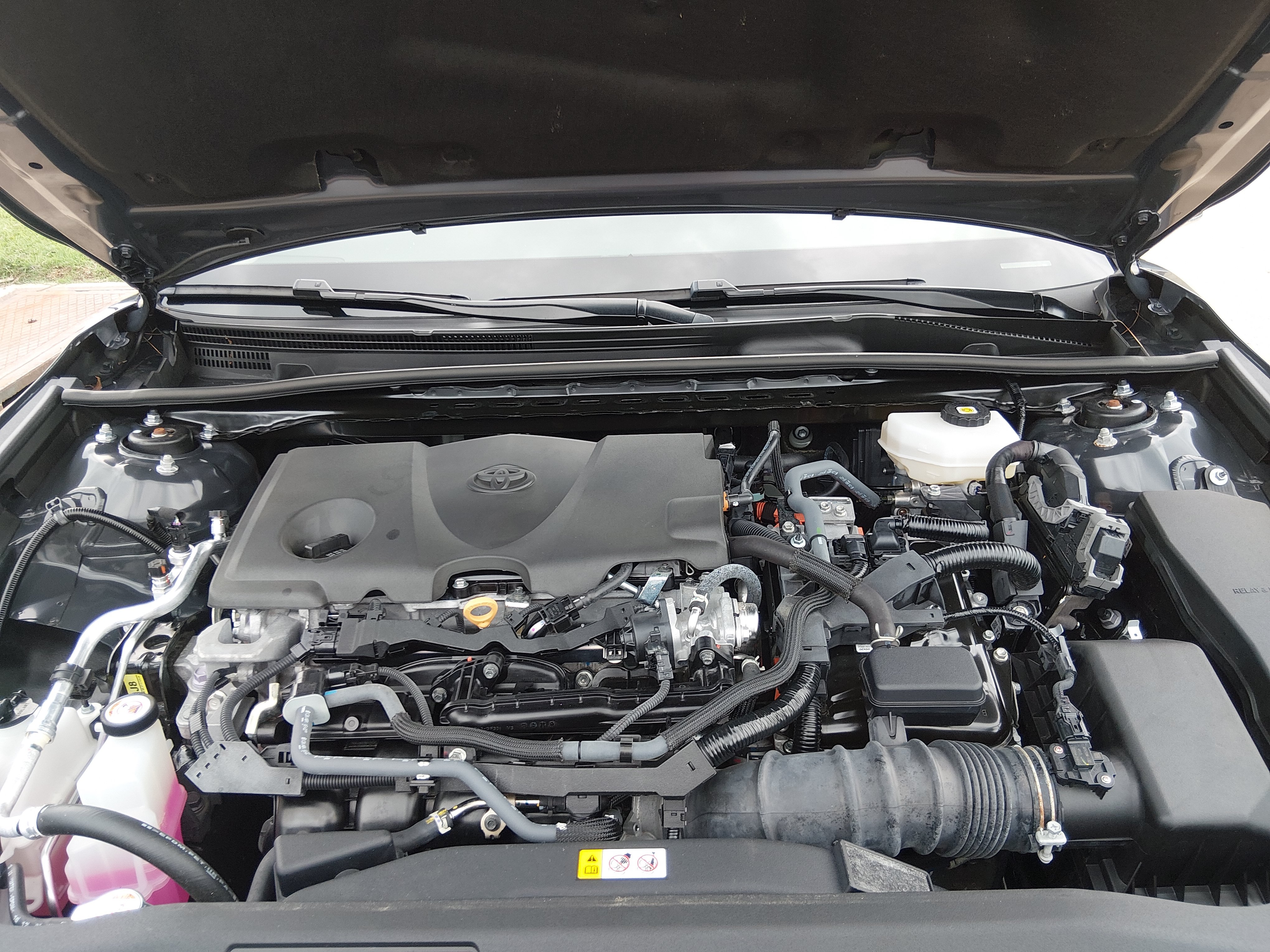 2025 Toyota Camry LE - Photo 9