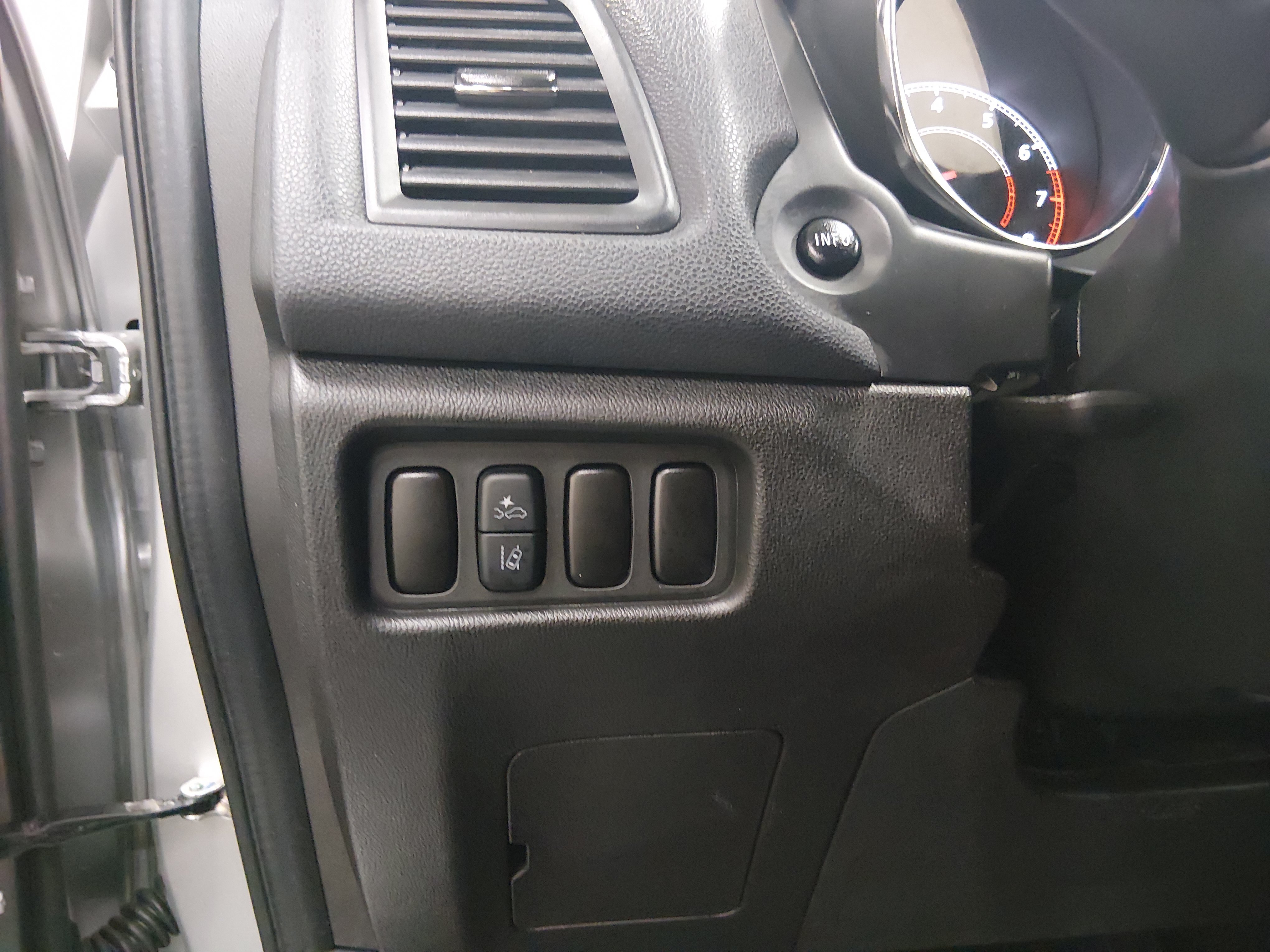 2025 Mitsubishi Outlander Sport ES - Photo 13