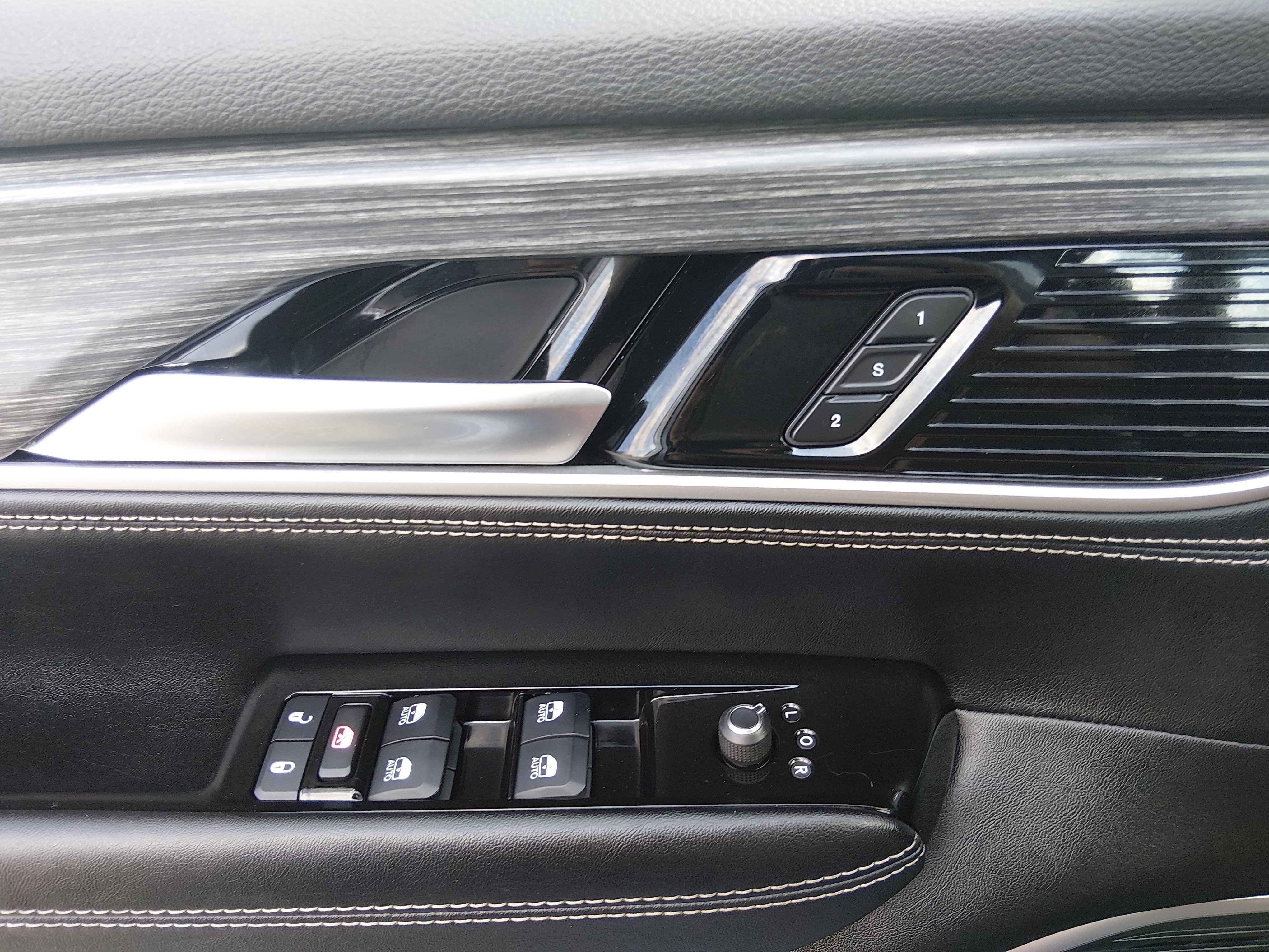 2024 Jeep Wagoneer Series II - Photo 21