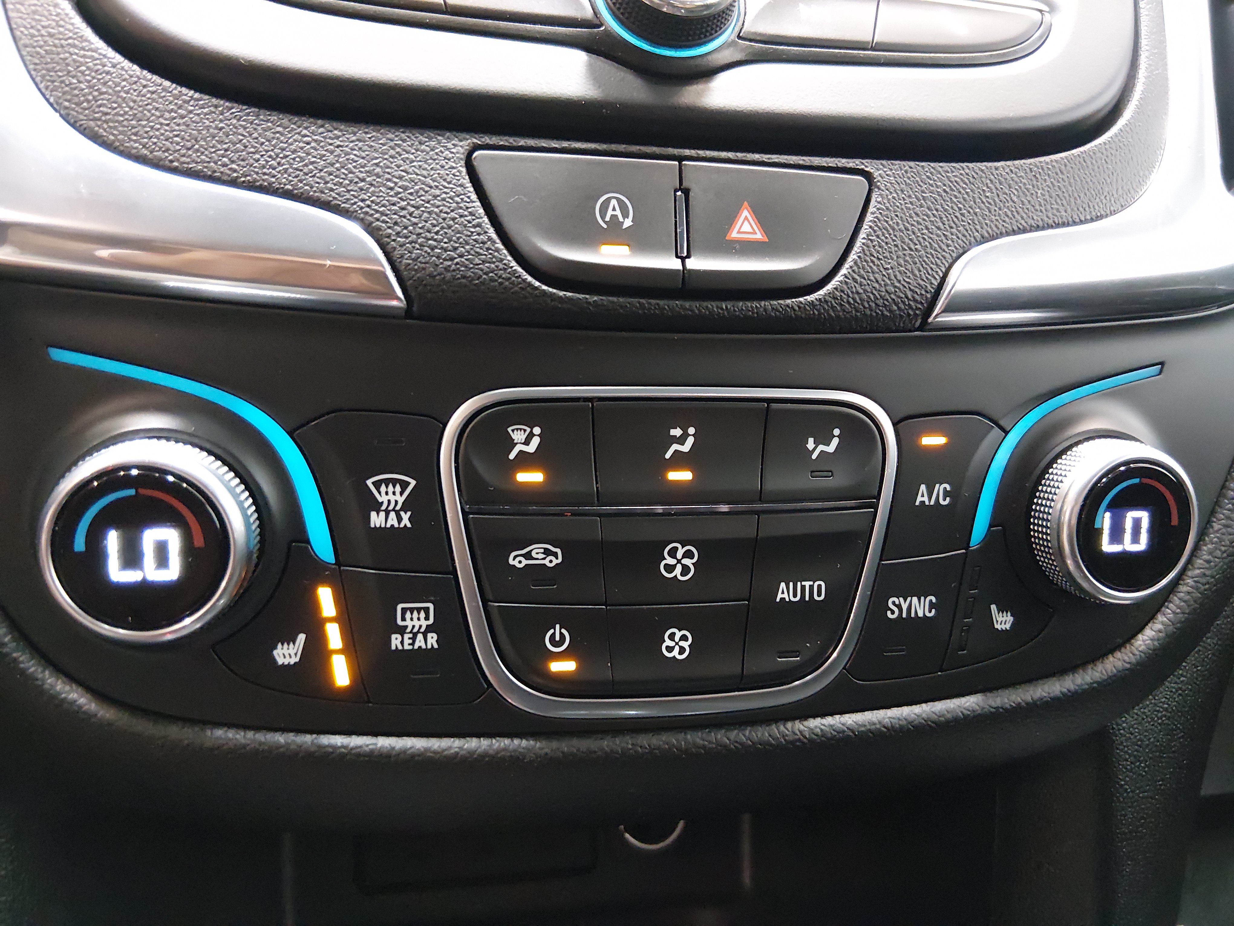 2024 Chevrolet Equinox LT - Photo 20
