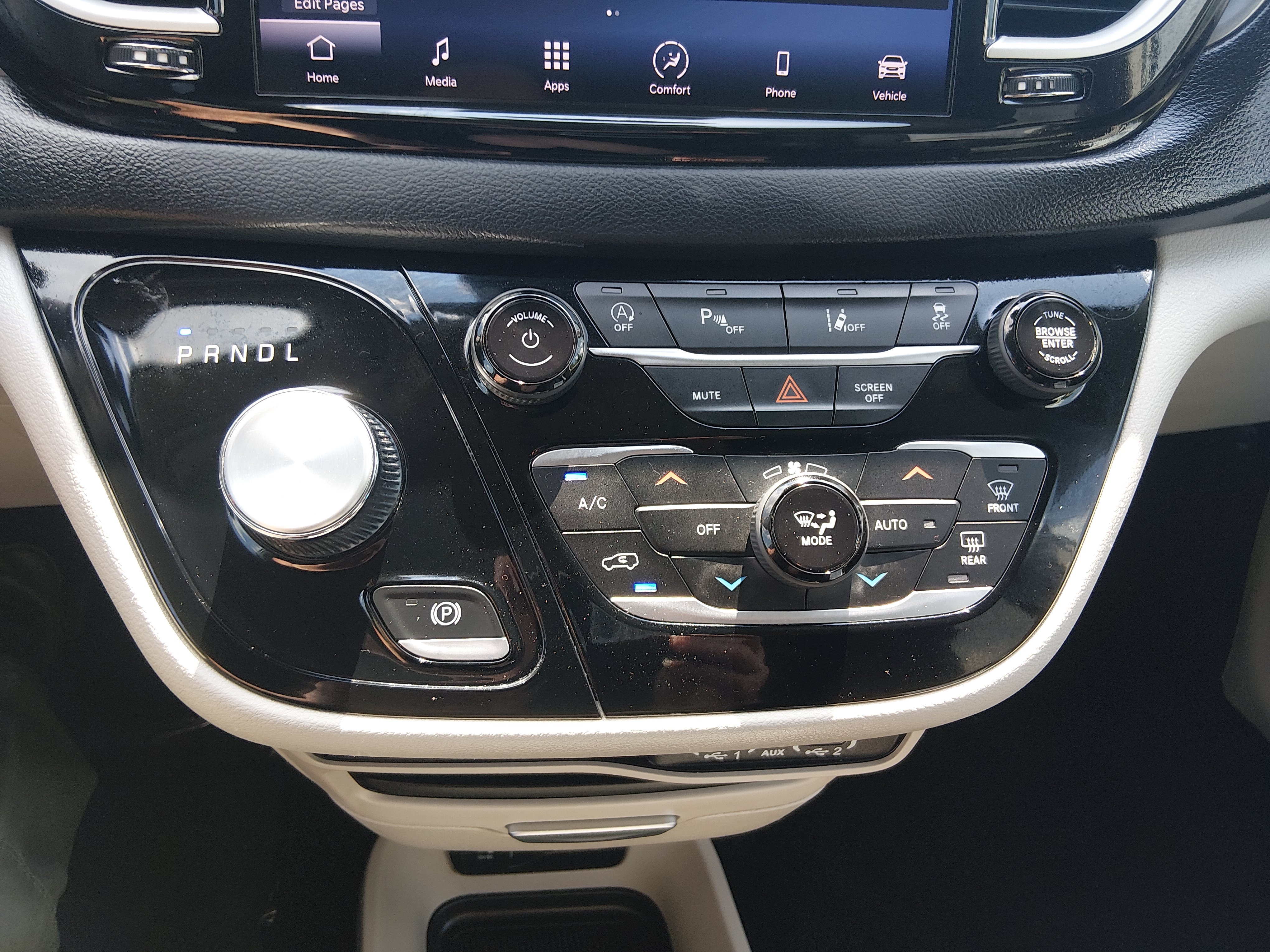 2023 Chrysler Pacifica Touring L - Photo 19