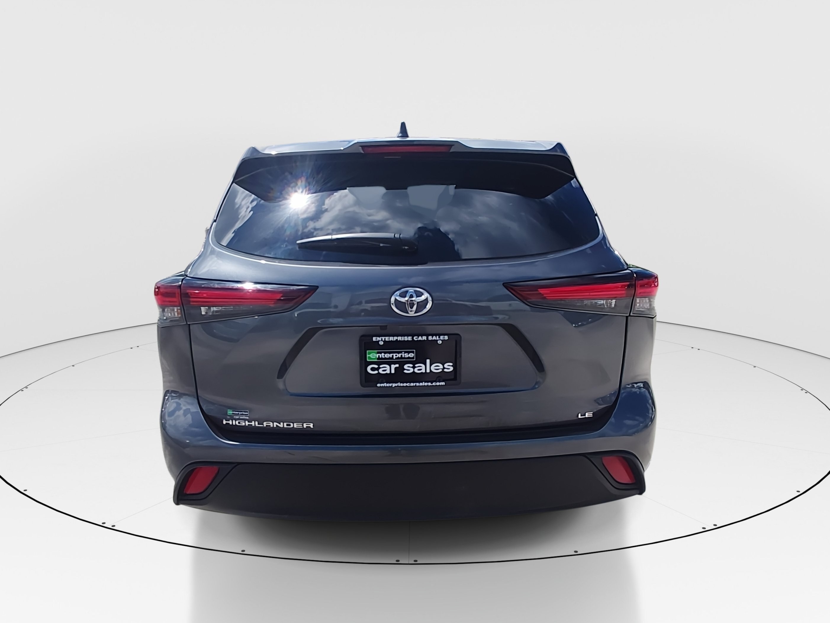 2025 Toyota Highlander LE - Photo 6