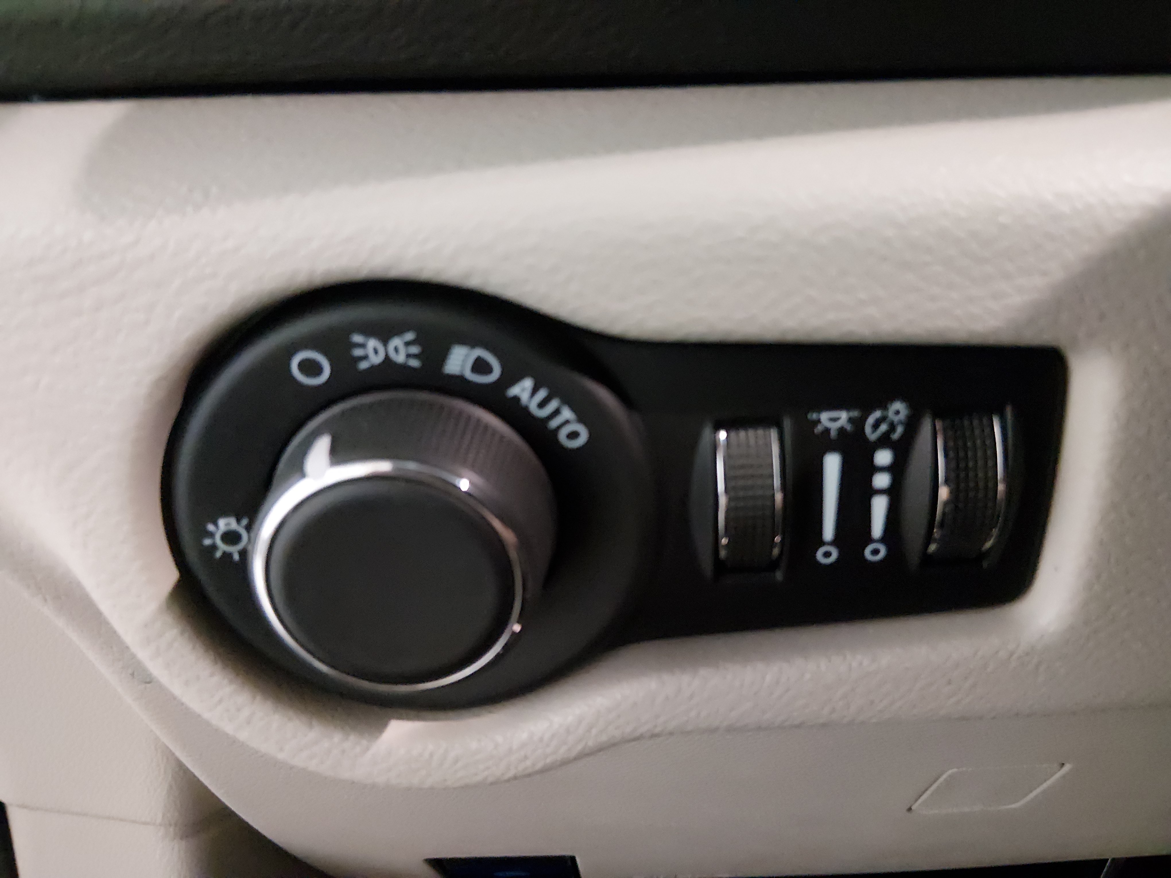 2023 Chrysler Voyager LX - Photo 13