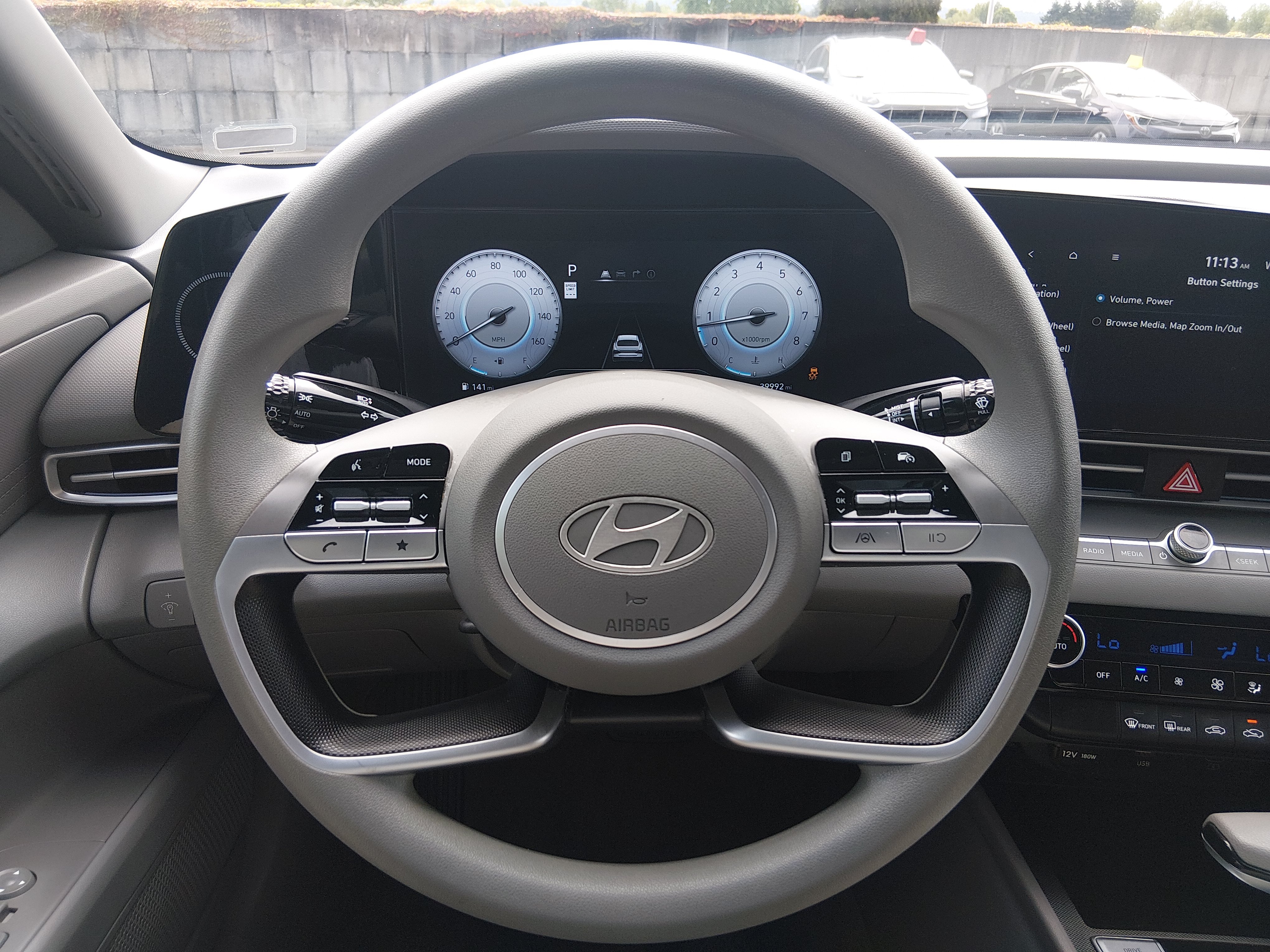 2024 Hyundai Elantra SEL - Photo 12