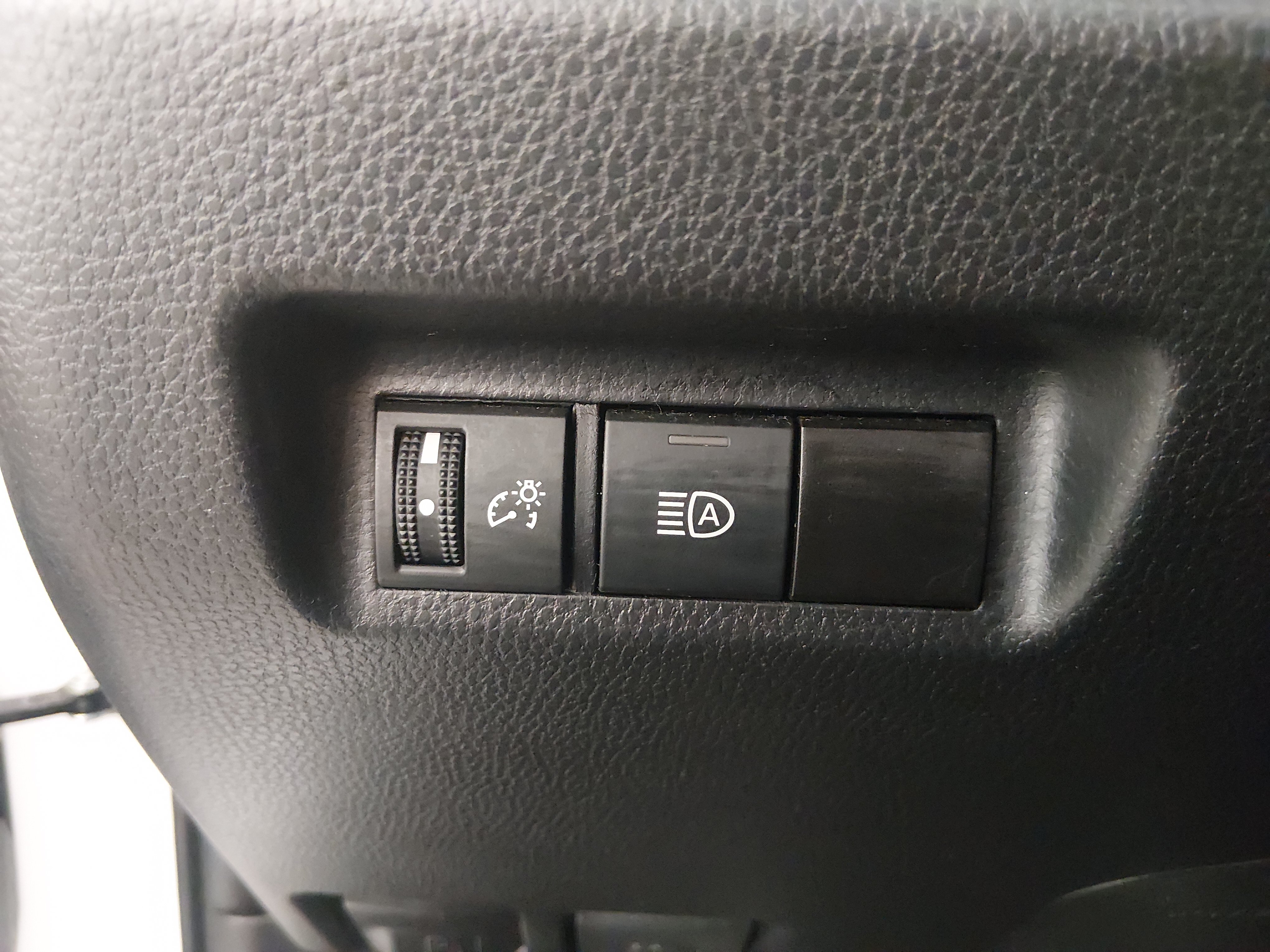 2024 Toyota RAV4 XLE - Photo 13