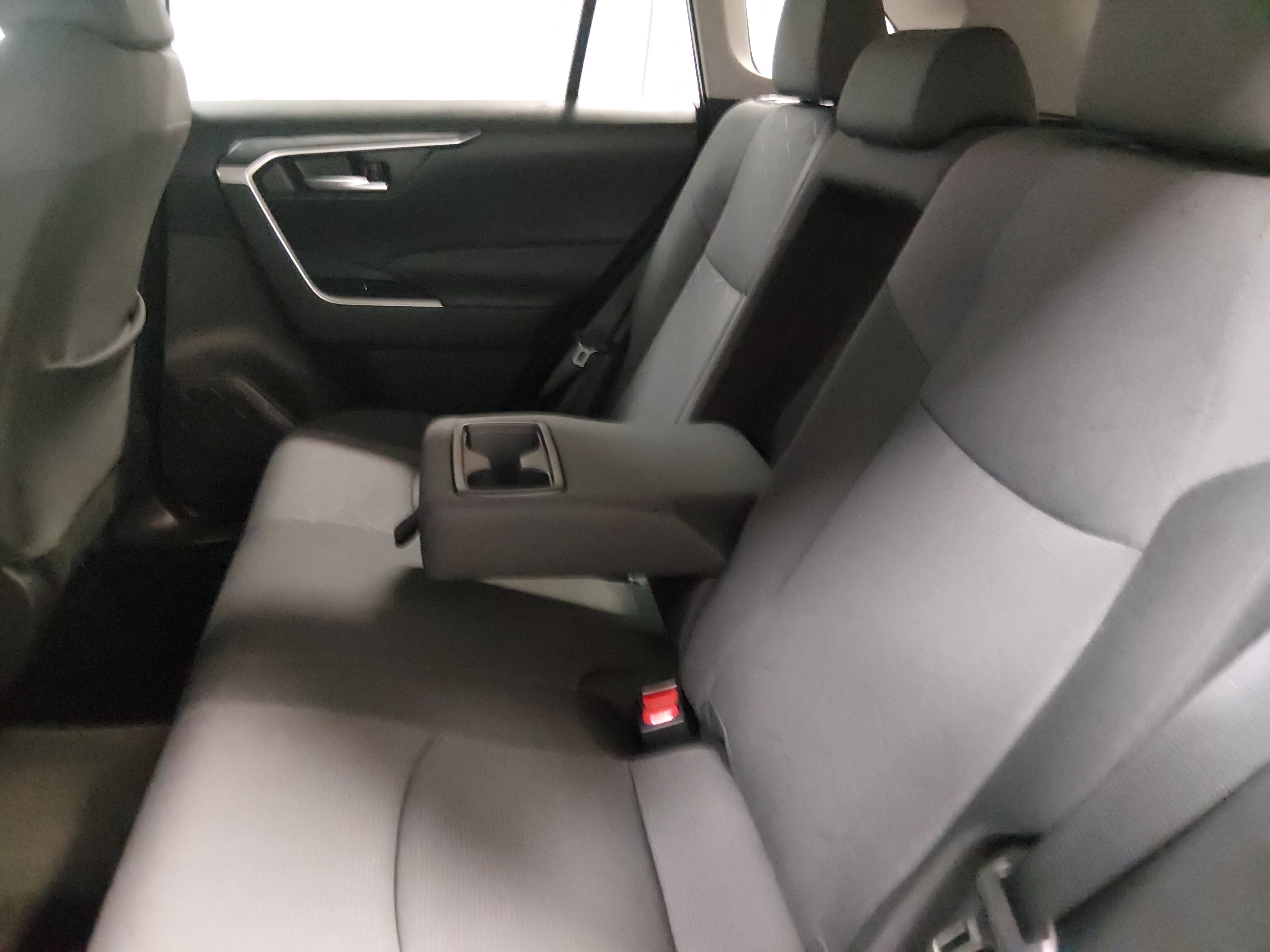 2025 Toyota RAV4 XLE - Photo 25