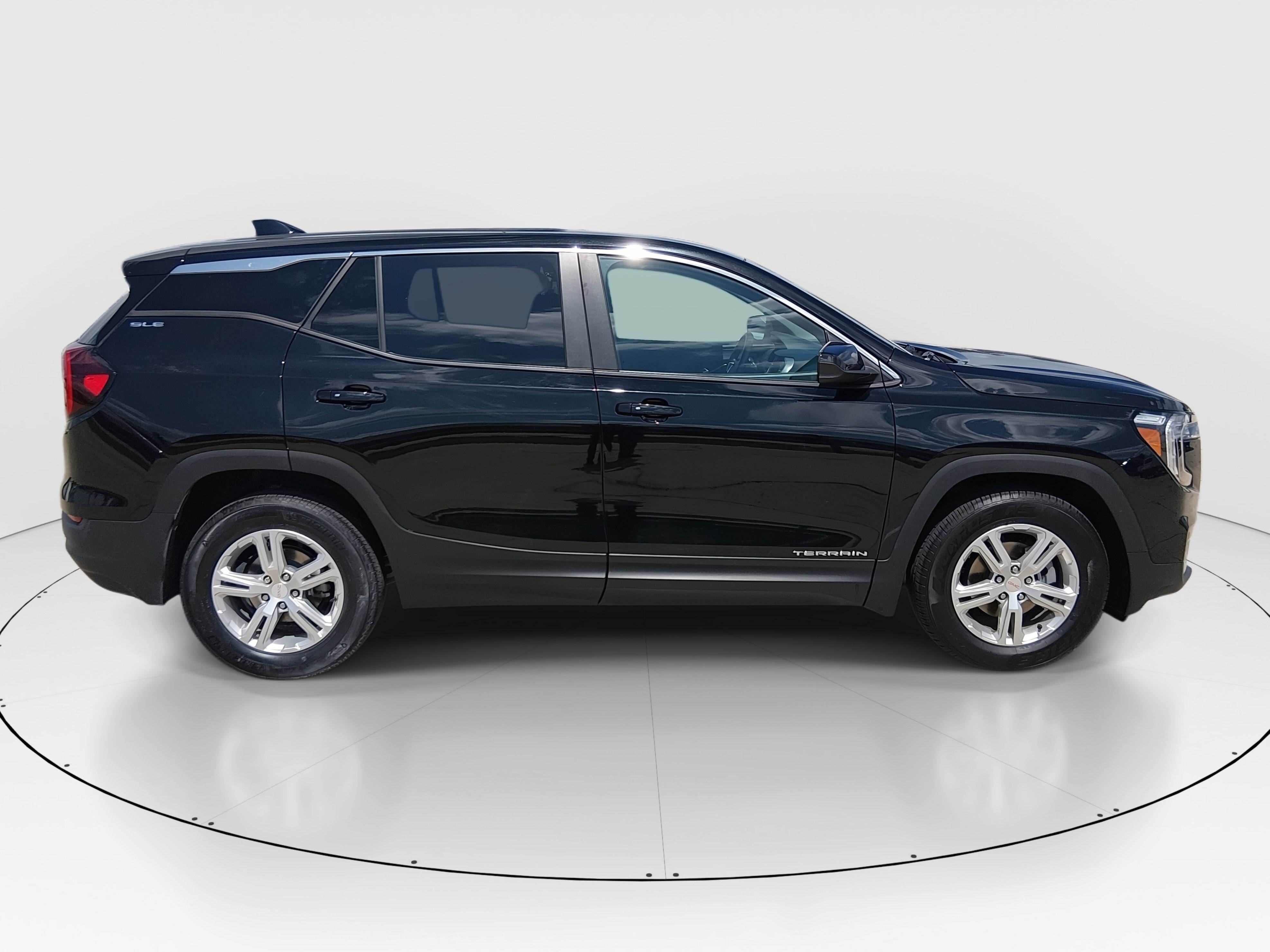 2024 GMC Terrain SLE - Photo 8