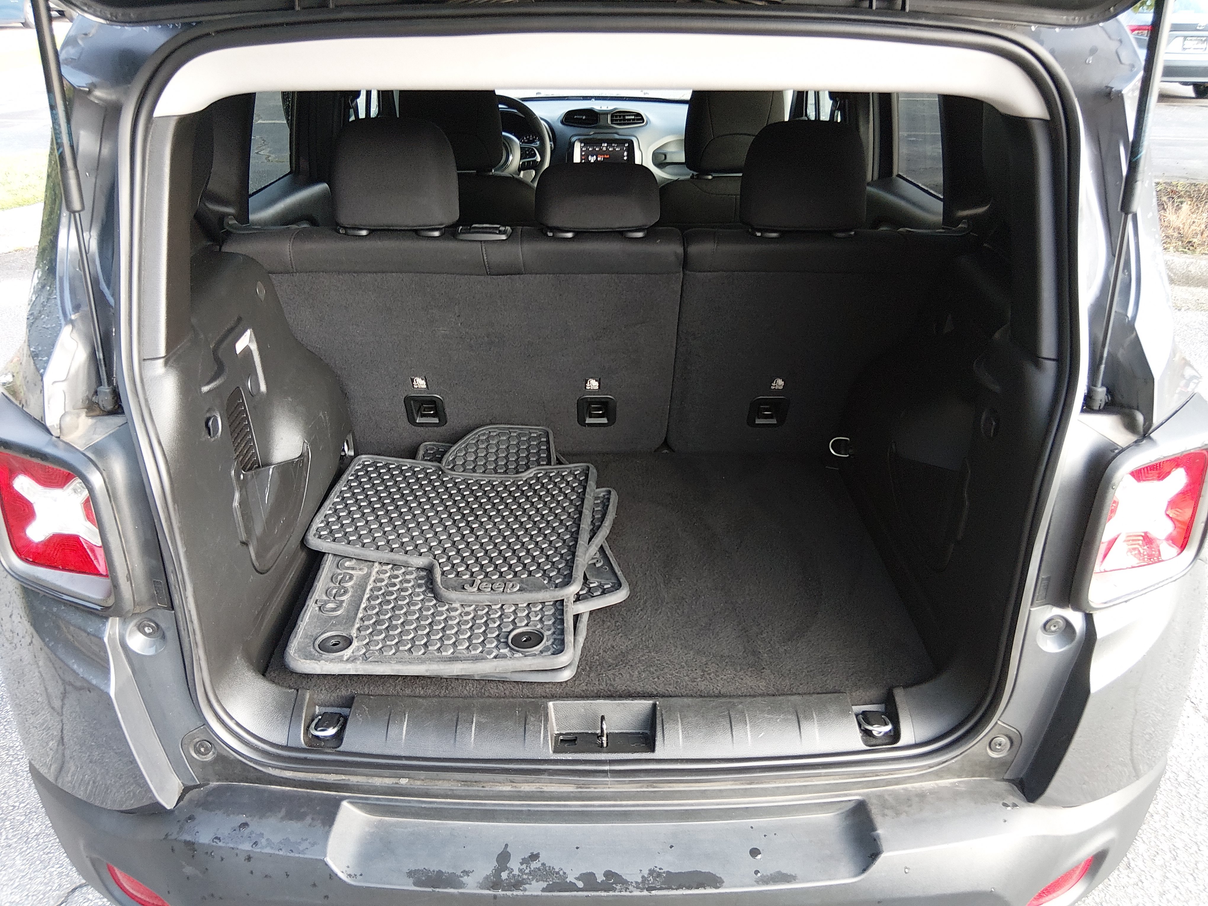 2023 Jeep Renegade Latitude - Photo 11