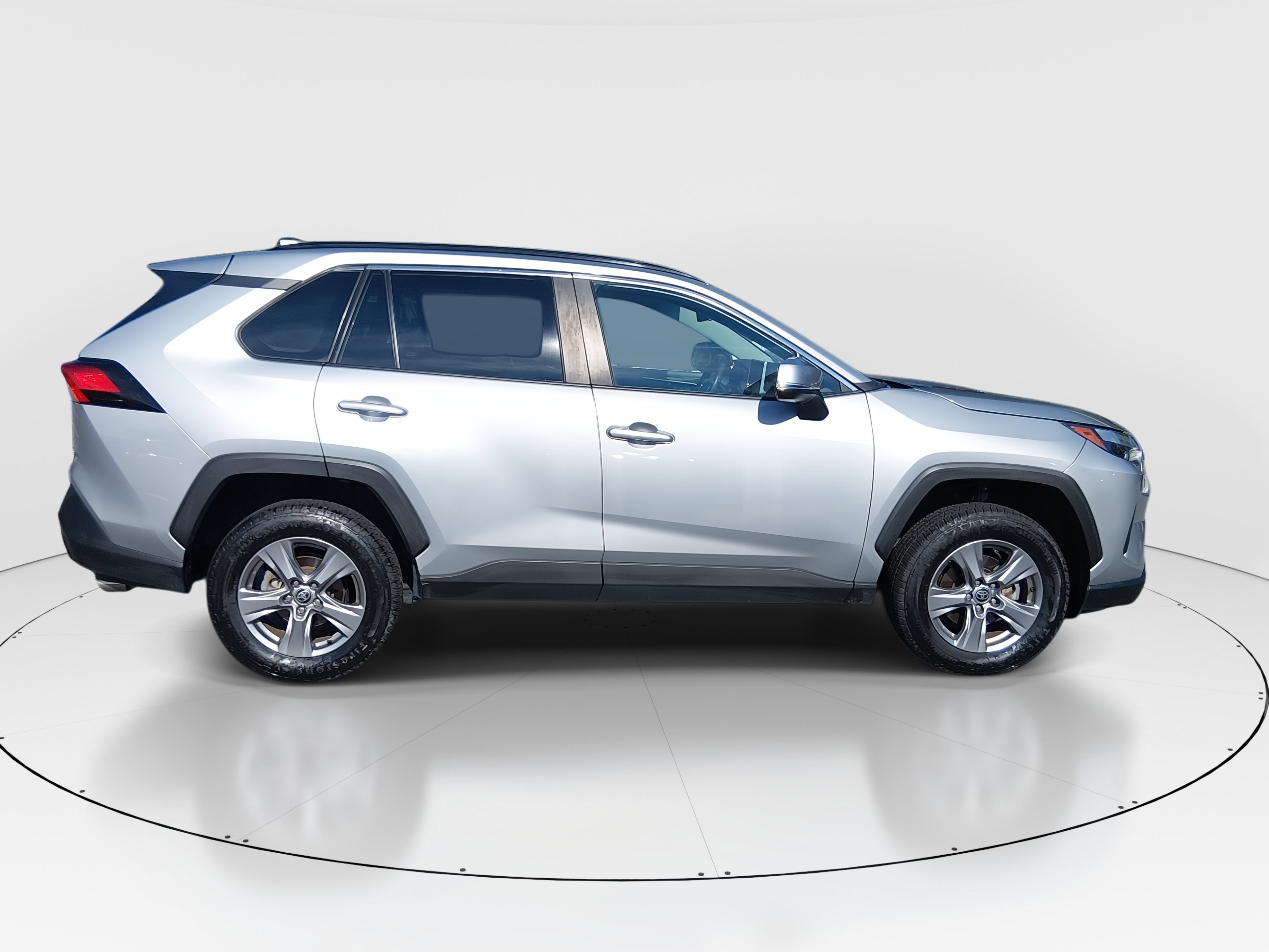 2024 Toyota RAV4 XLE - Photo 8
