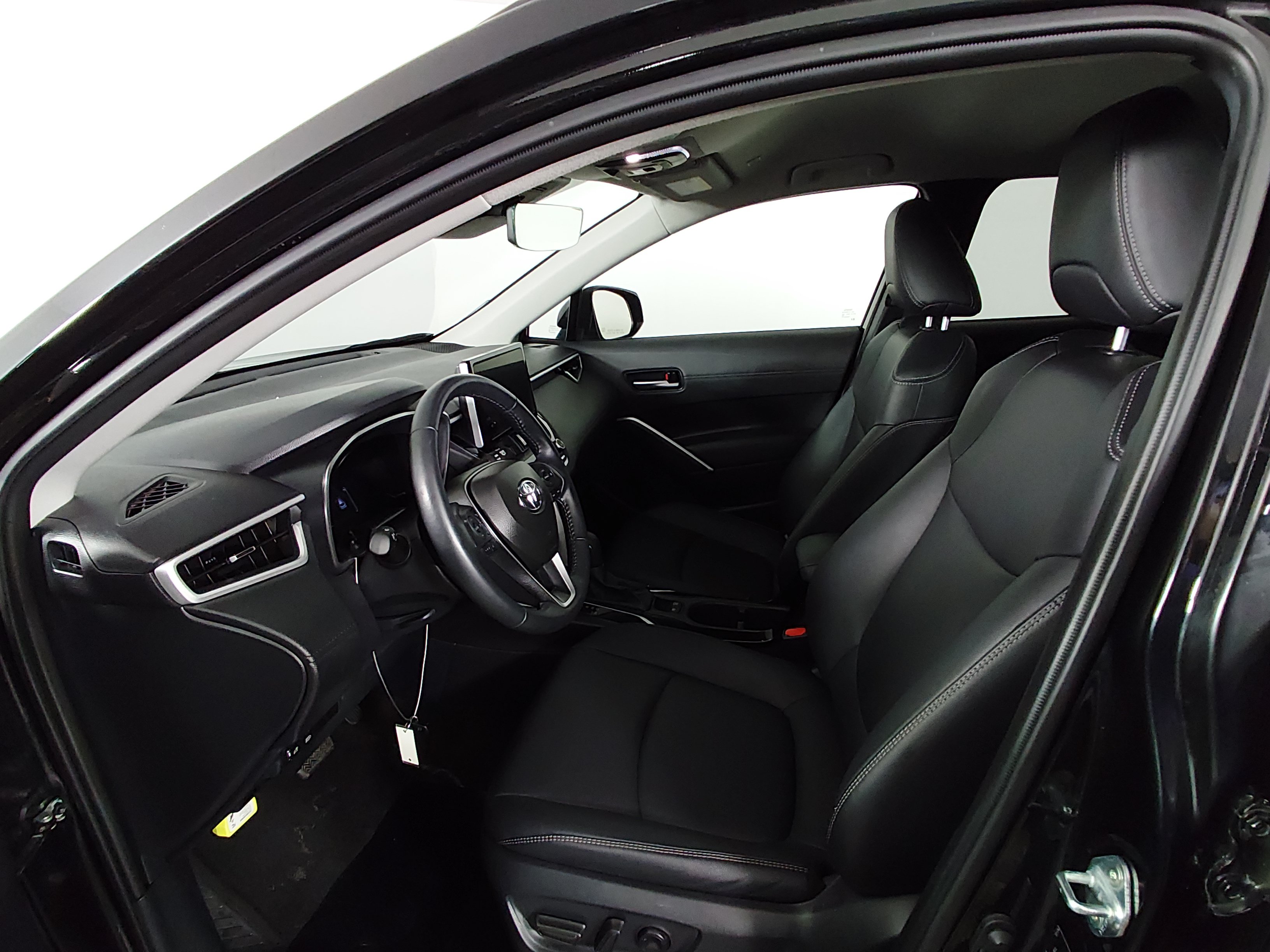 2025 Toyota Corolla Cross XLE - Photo 19