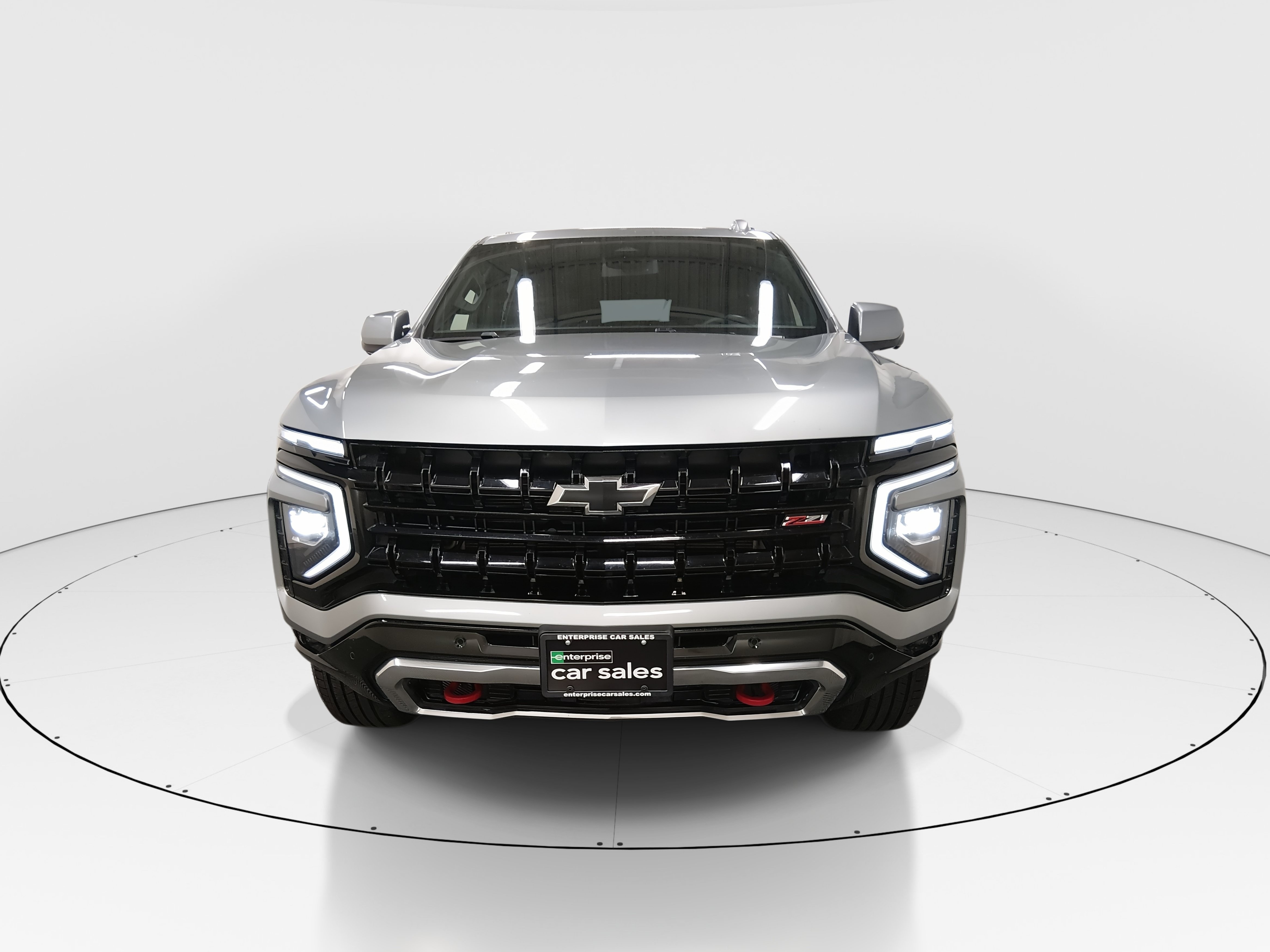 2025 Chevrolet Suburban Z71 - Photo 2
