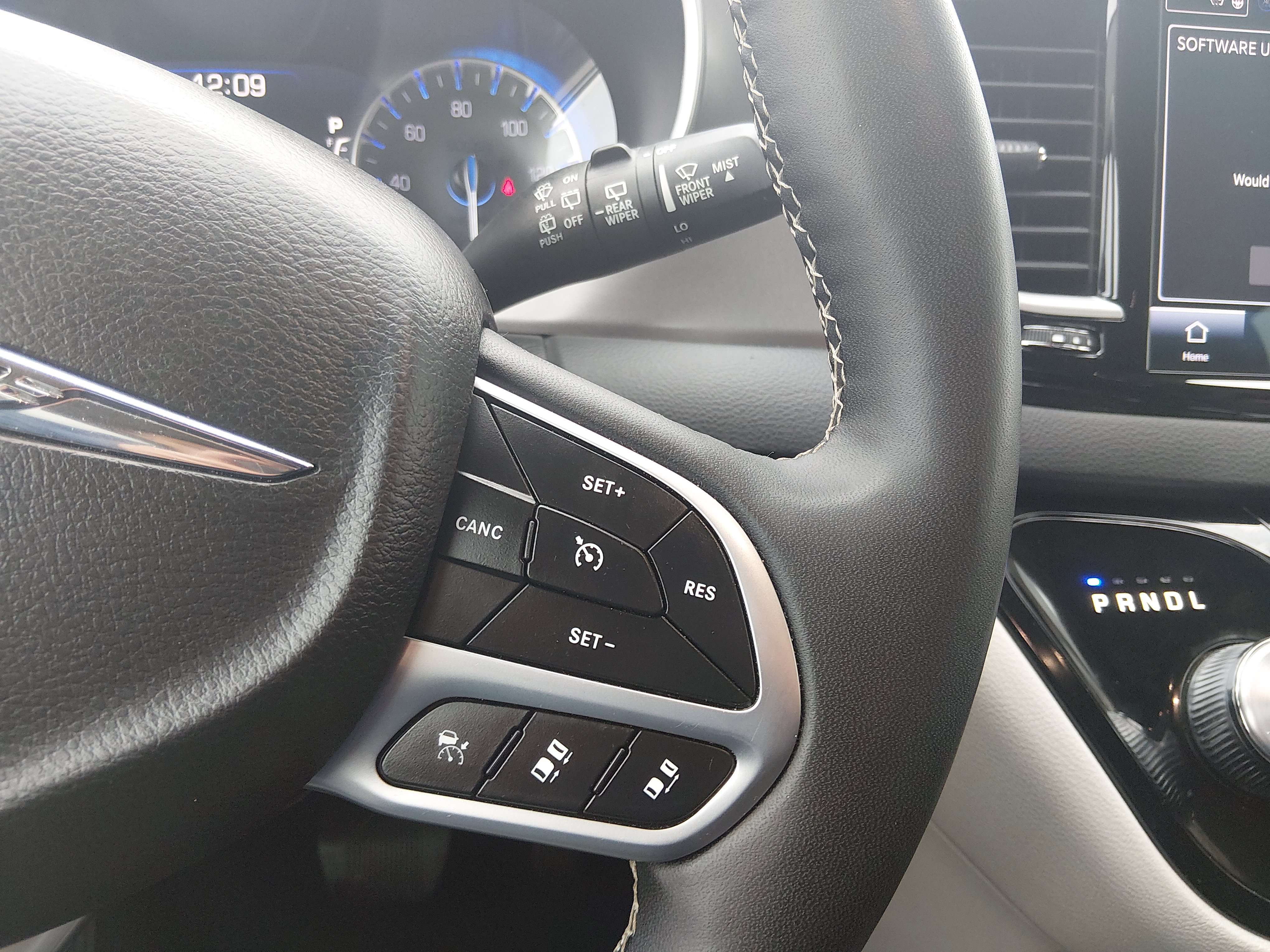 2024 Chrysler Pacifica Touring L - Photo 12