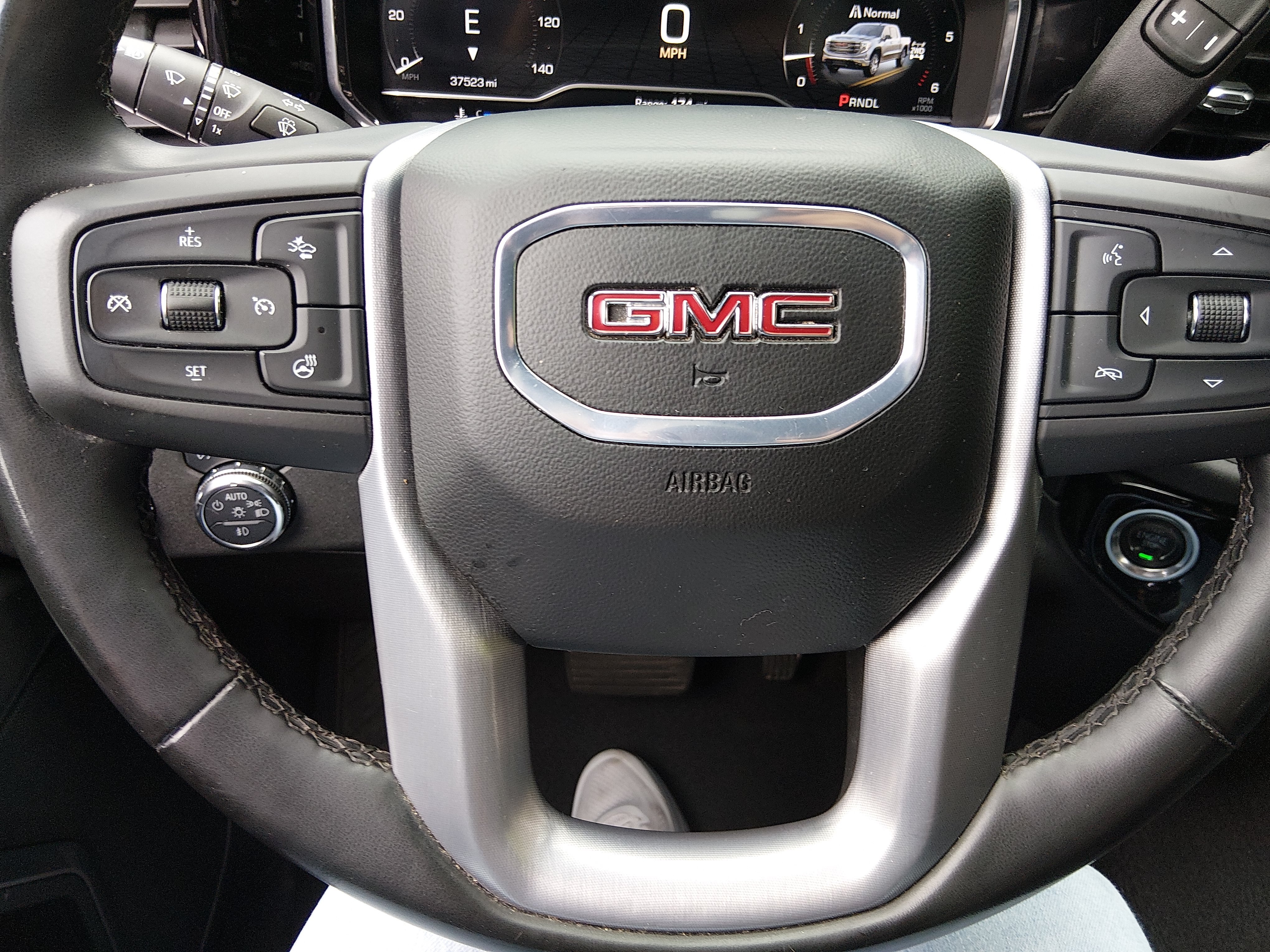 2025 GMC Sierra 1500 SLT - Photo 12