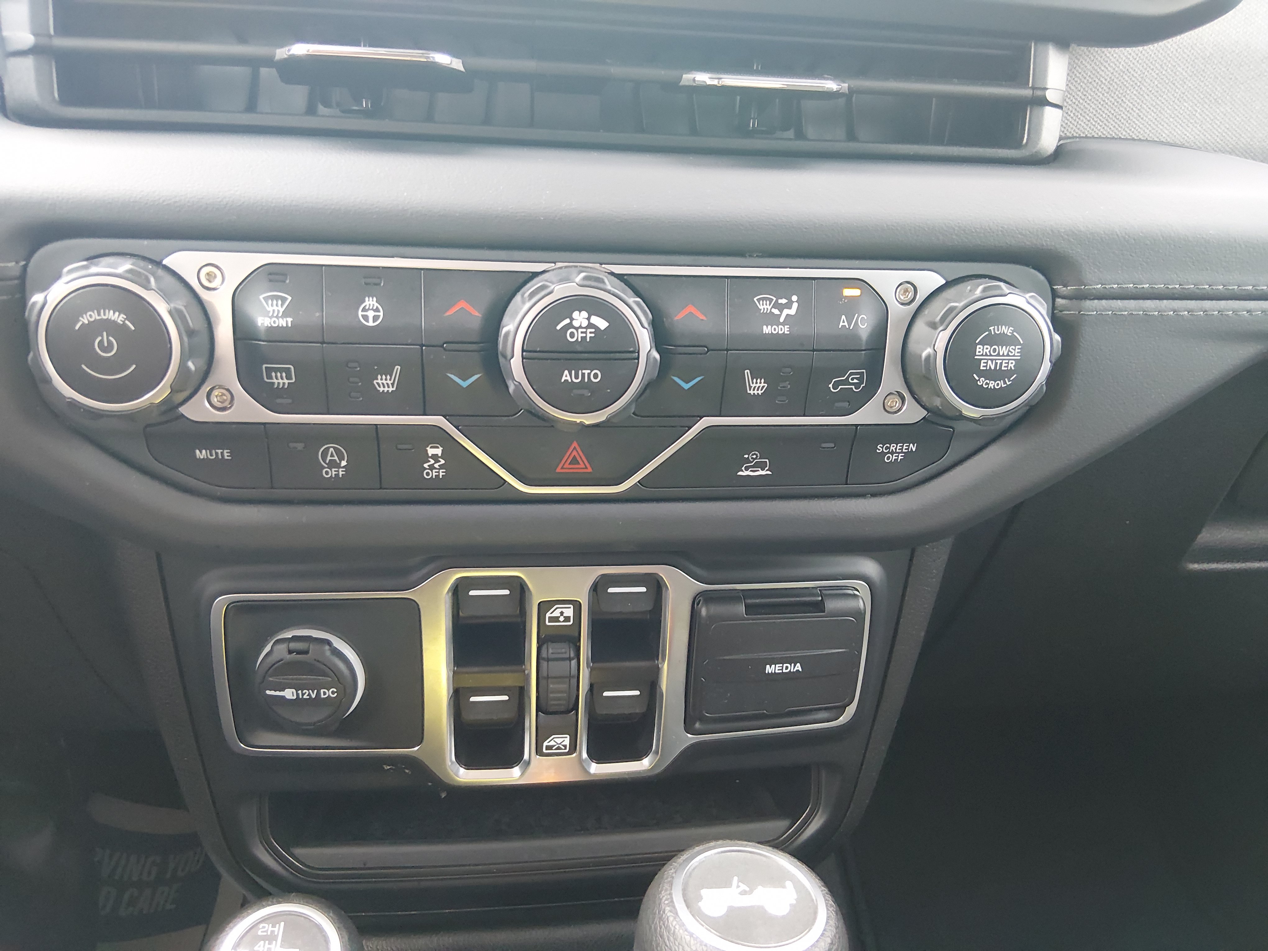2025 Jeep Wrangler 4-Door Sahara - Photo 13