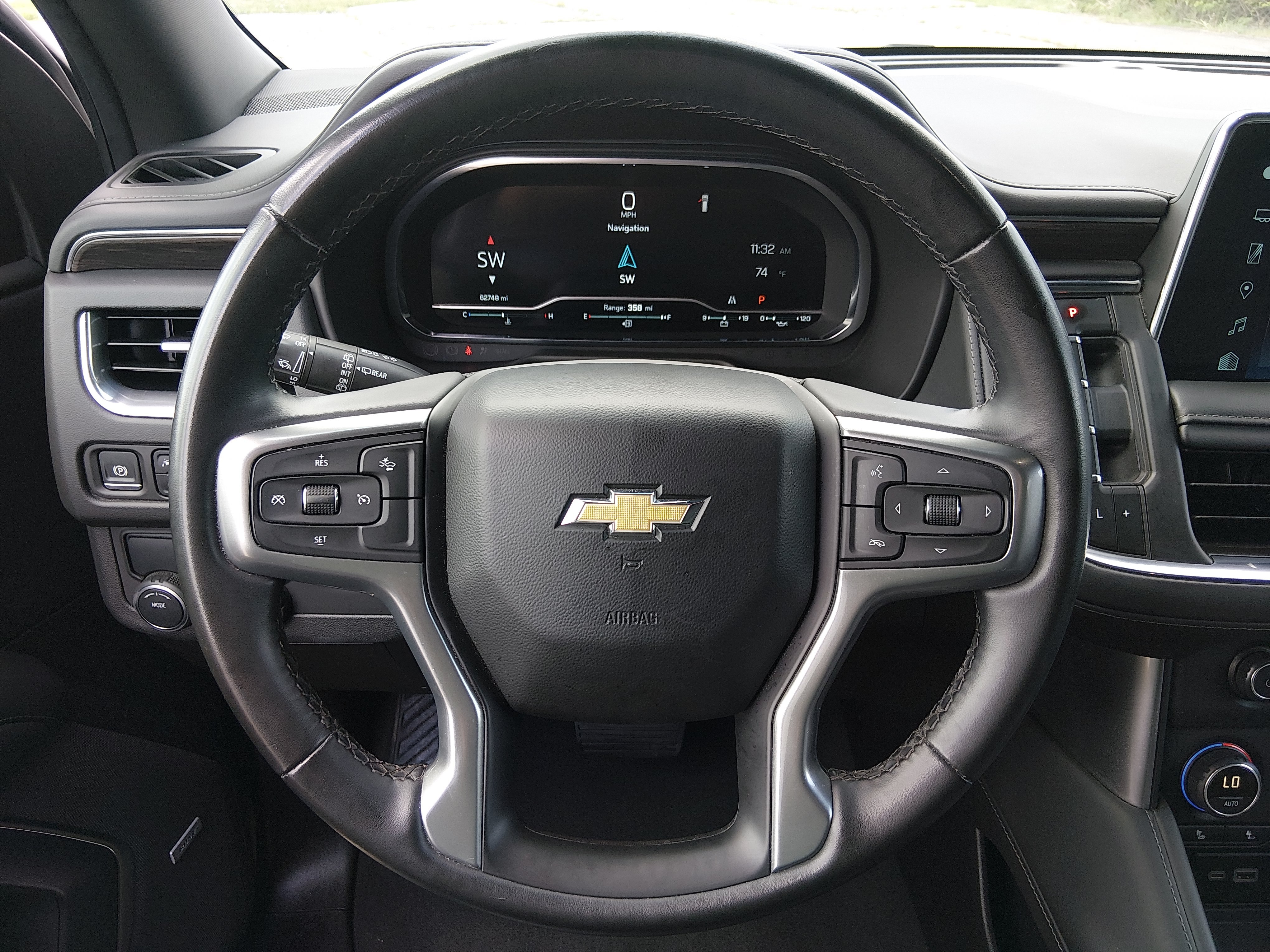 2024 Chevrolet Suburban LT - Photo 12