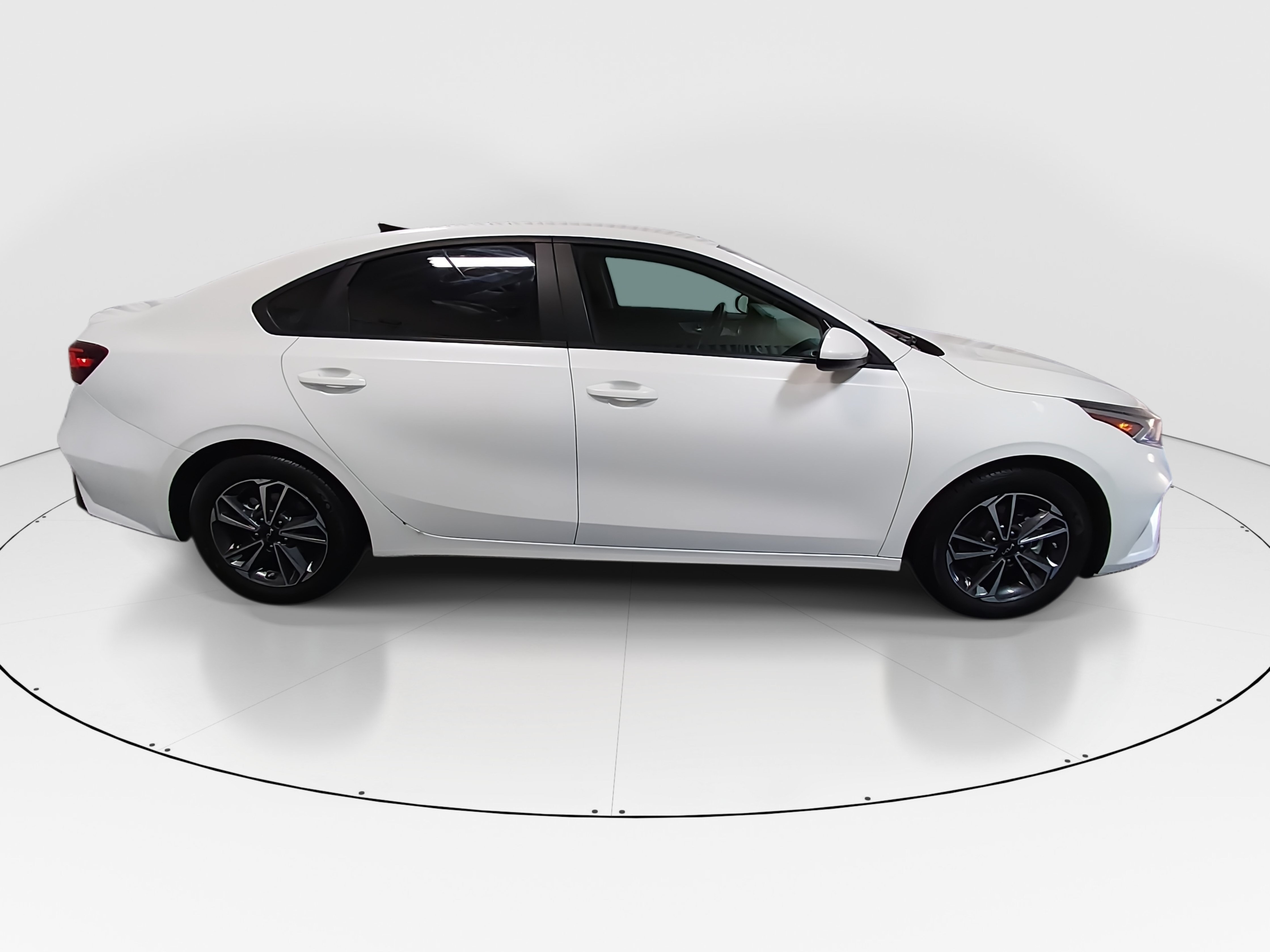 2024 Kia Forte LXS - Photo 8