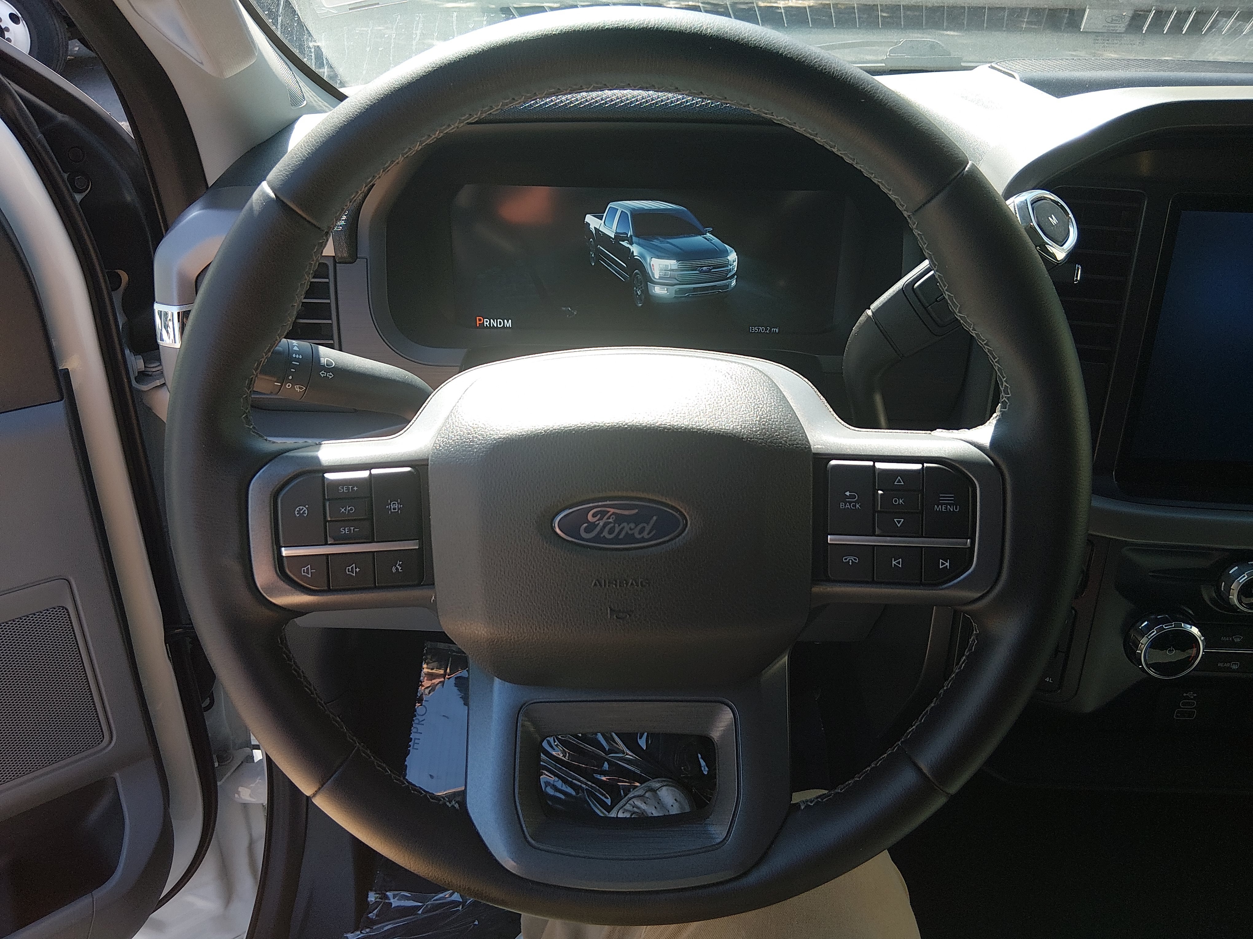 2025 Ford F-150 XLT - Photo 12