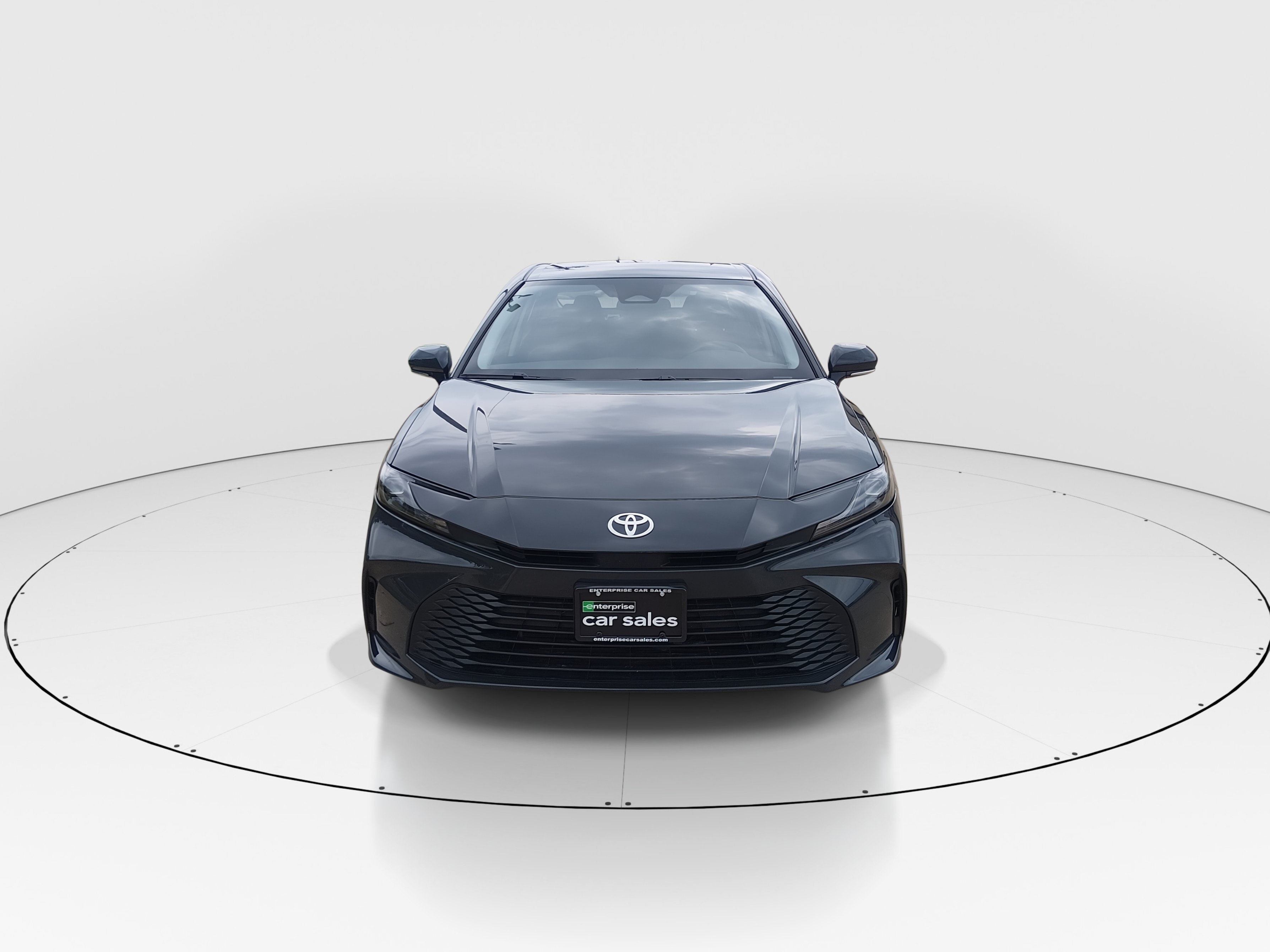 2025 Toyota Camry LE - Photo 2